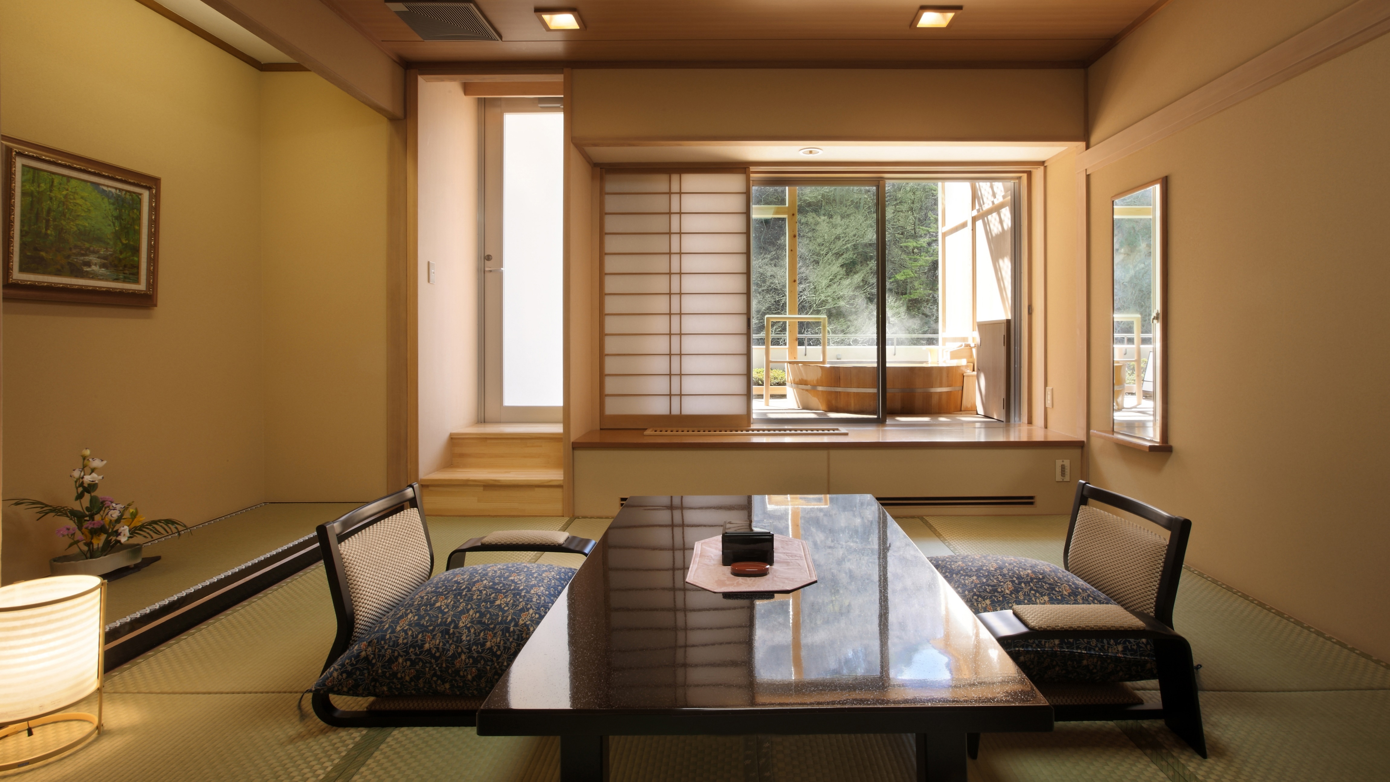 An example of a guest room with an open-air bath at Kounkaku