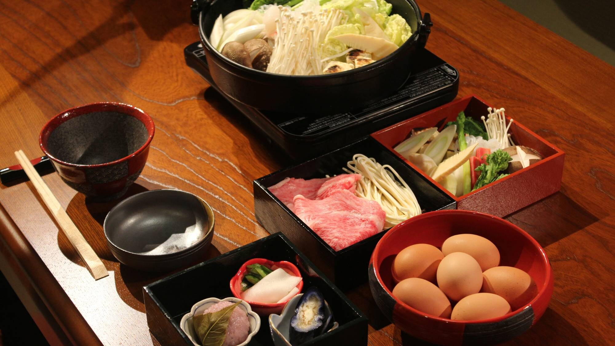 Enjoy sukiyaki made with Halal-certified beef.