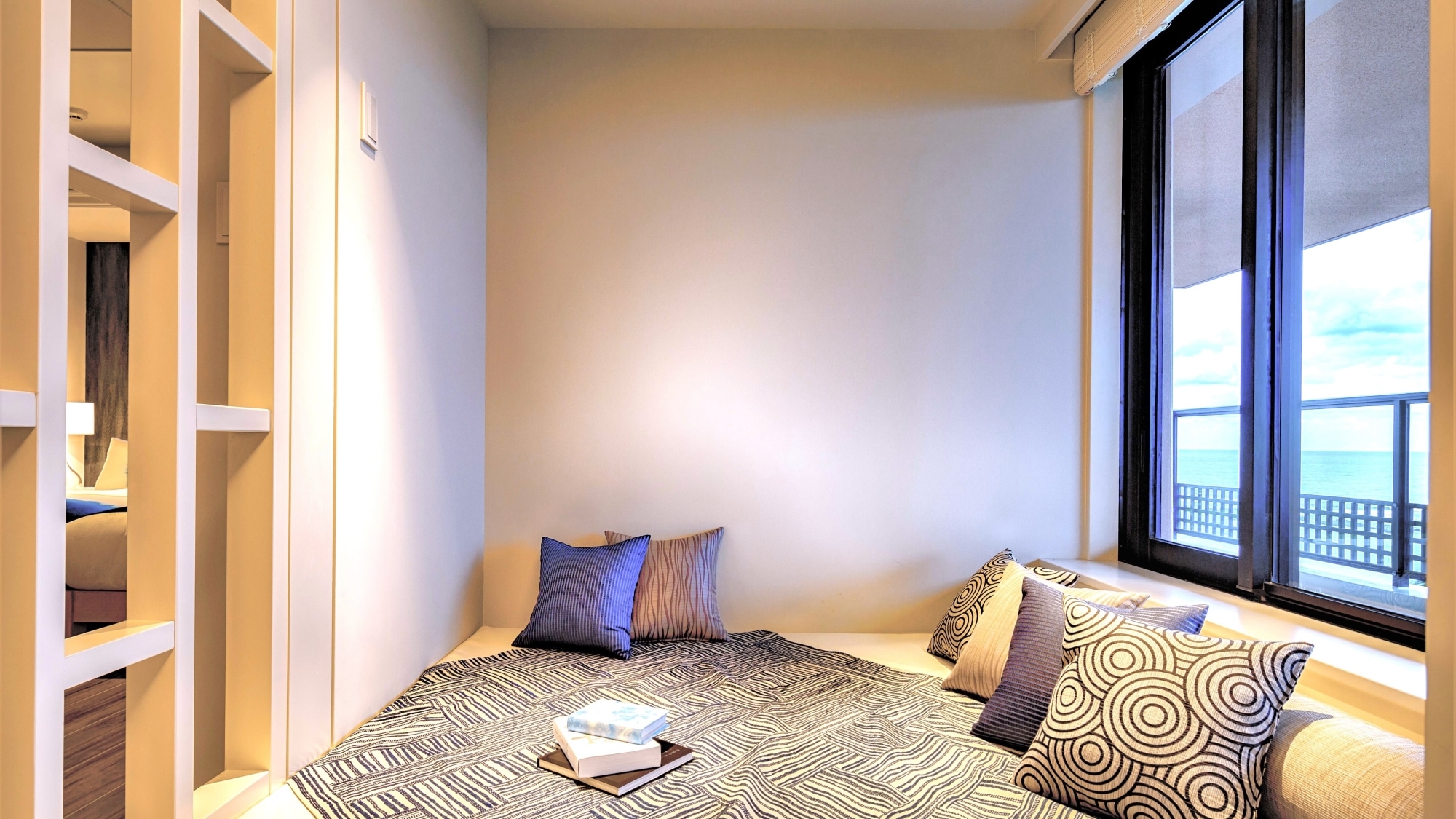 [Bayside/Deluxe Suite 2 Bedrooms (with daybed)] Enjoy a relaxing island time on the daybed