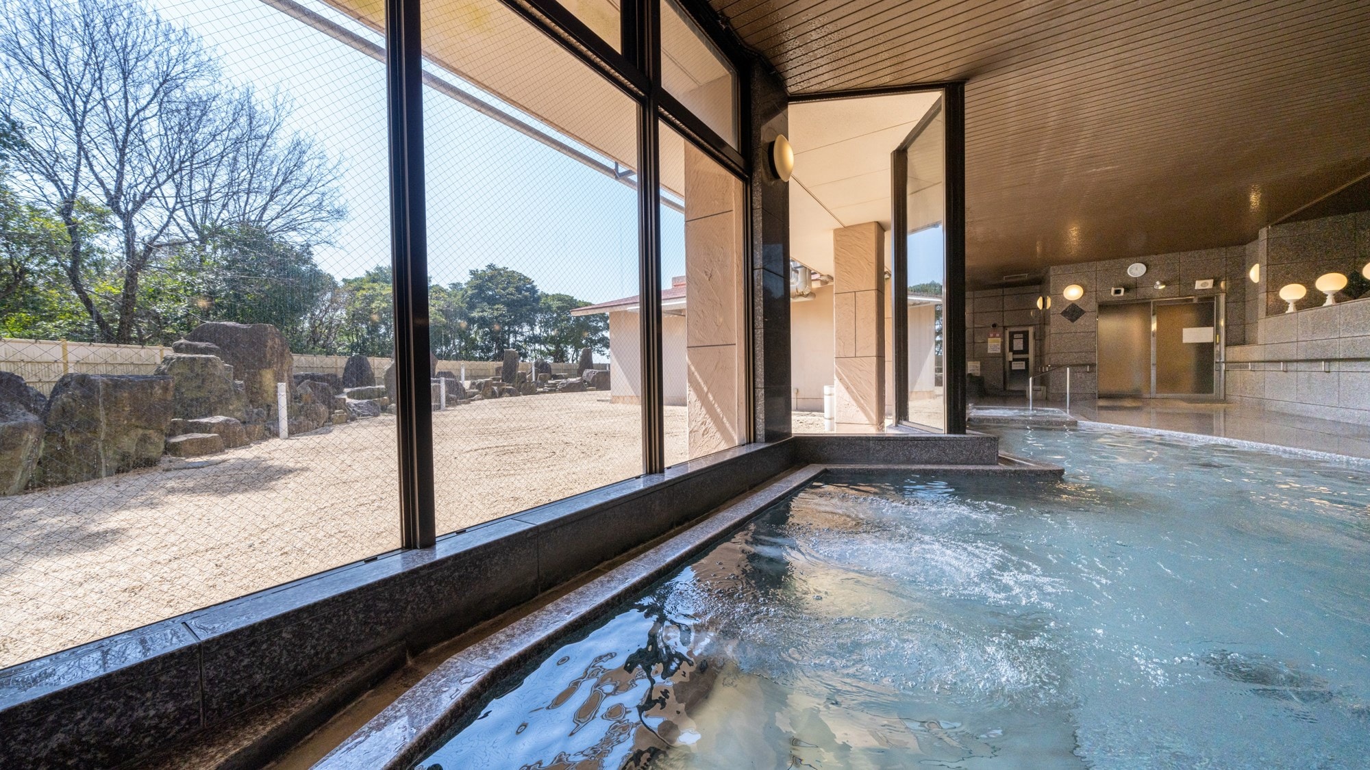 Large Bath 4