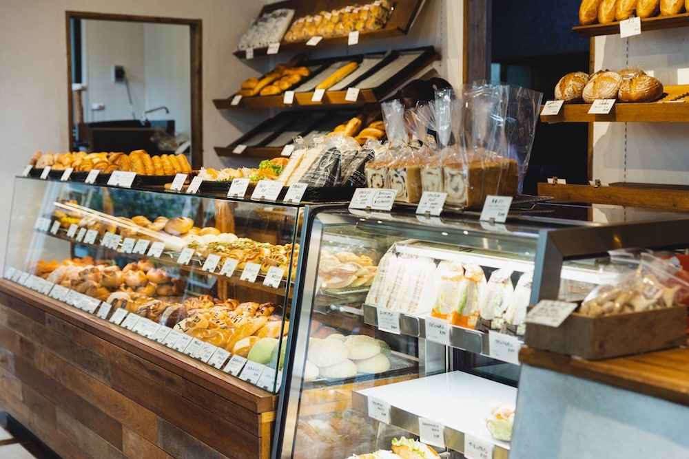 Chỉ cách đó 2 phút đi bộ là tiệm bánh nổi tiếng "Taiyo Pan", được khuyến khích dùng cho bữa sáng. Tiệm mở cửa lúc 6:30 sáng.