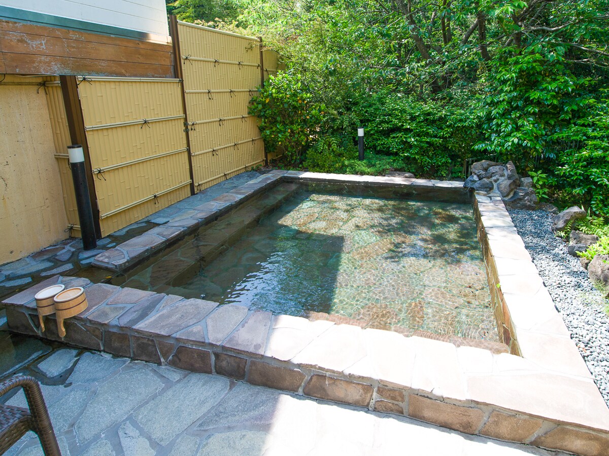 [Open-air bath]