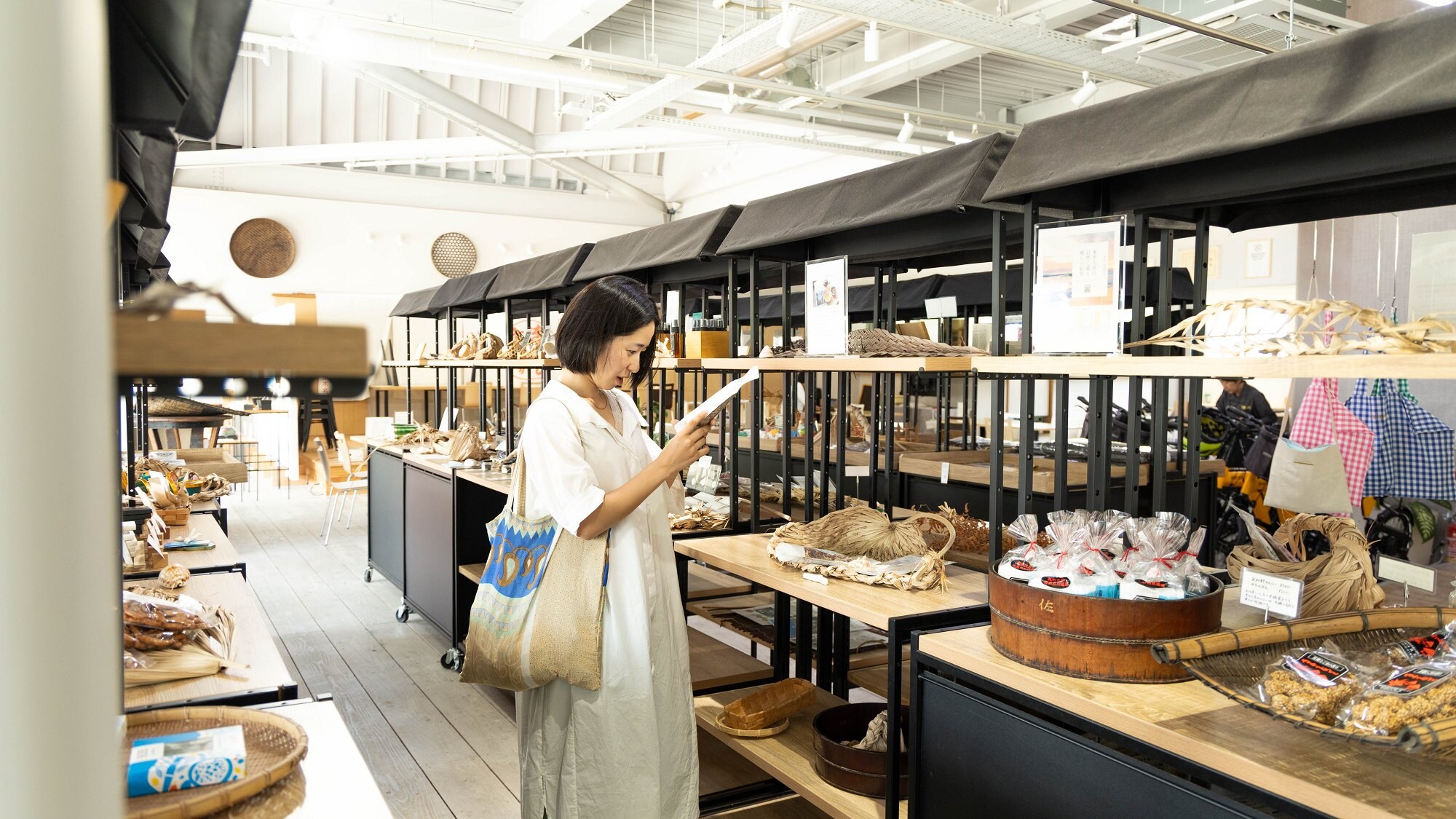 ตลาดอามามิ: แหล่งรวมงานฝีมือและของที่ระลึกแบบดั้งเดิมของเกาะ