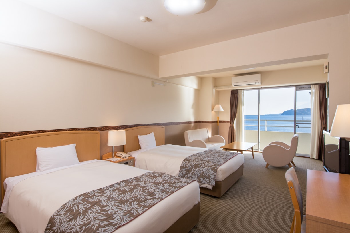 Western-style twin room (example)