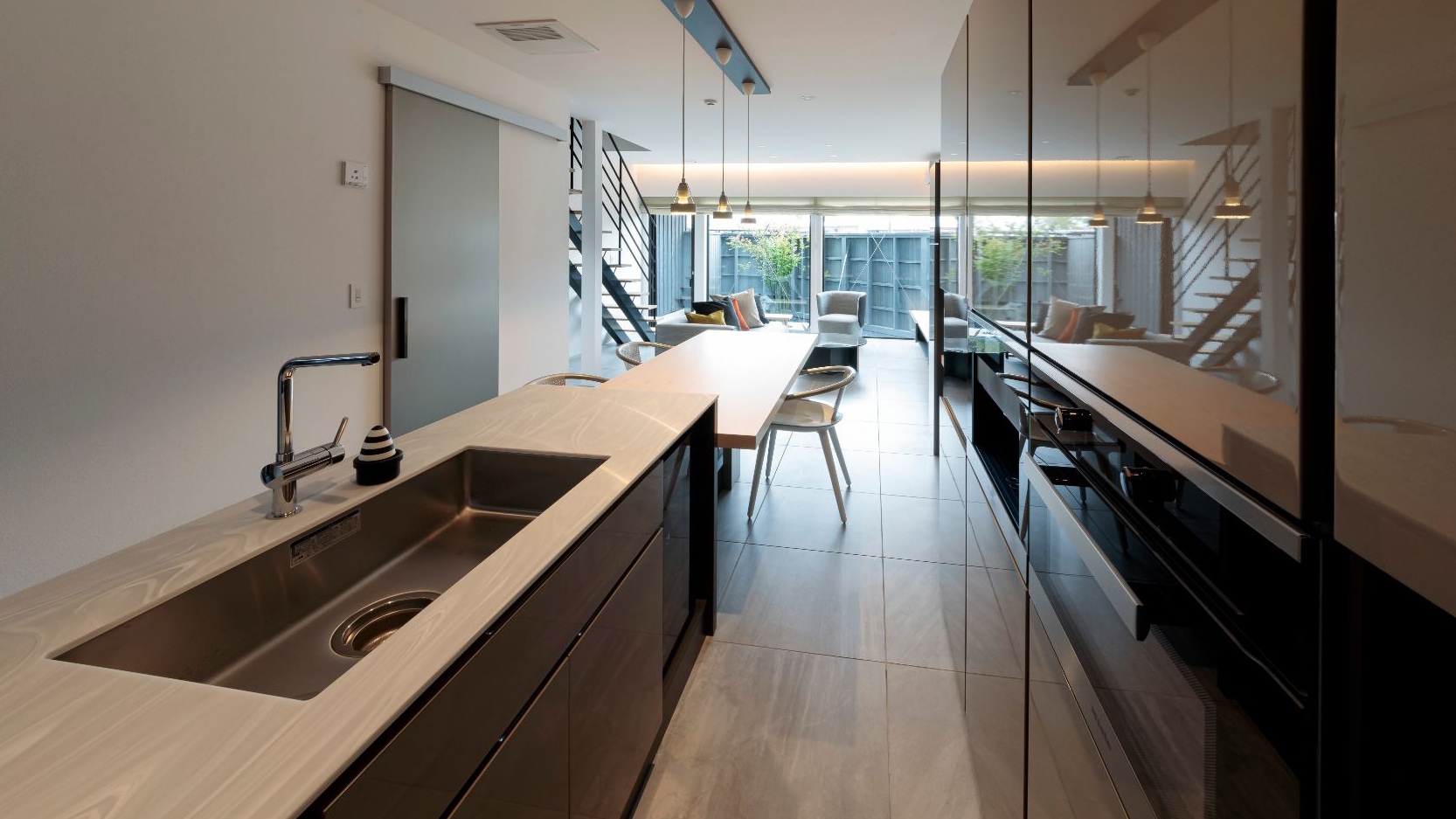 Room 105 / Bouno