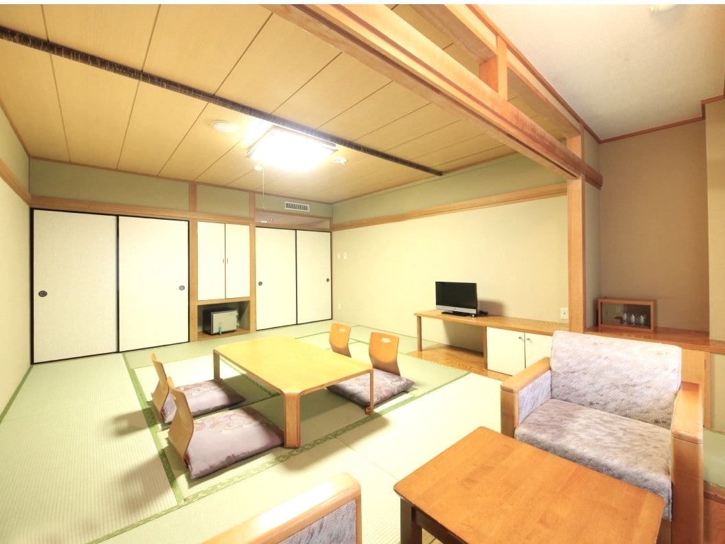 Japanese-style room (12 tatami mats) (example)