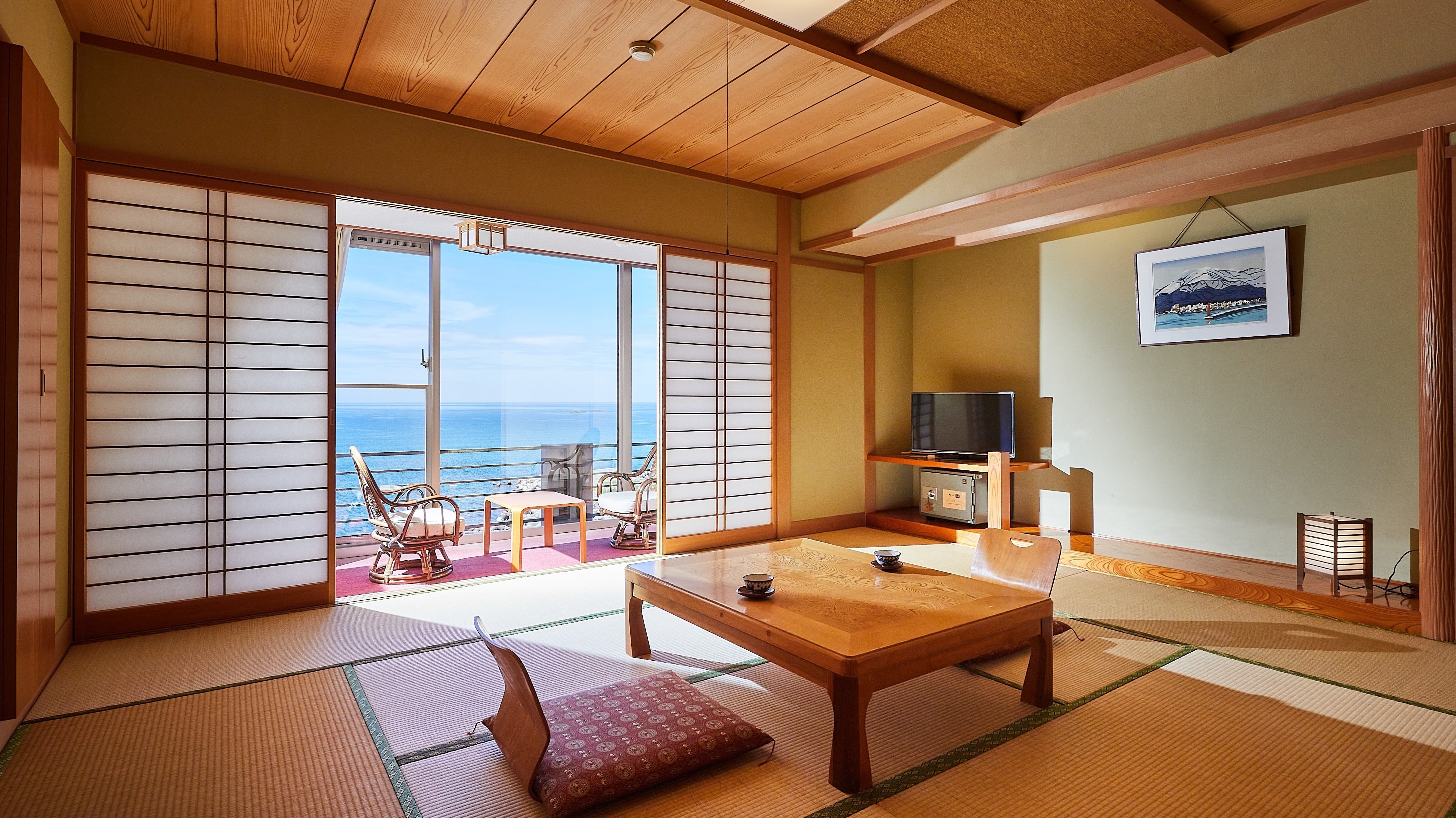 [Room example] Japanese-style room 10 tatami mats (overlooking the Sea of Japan)