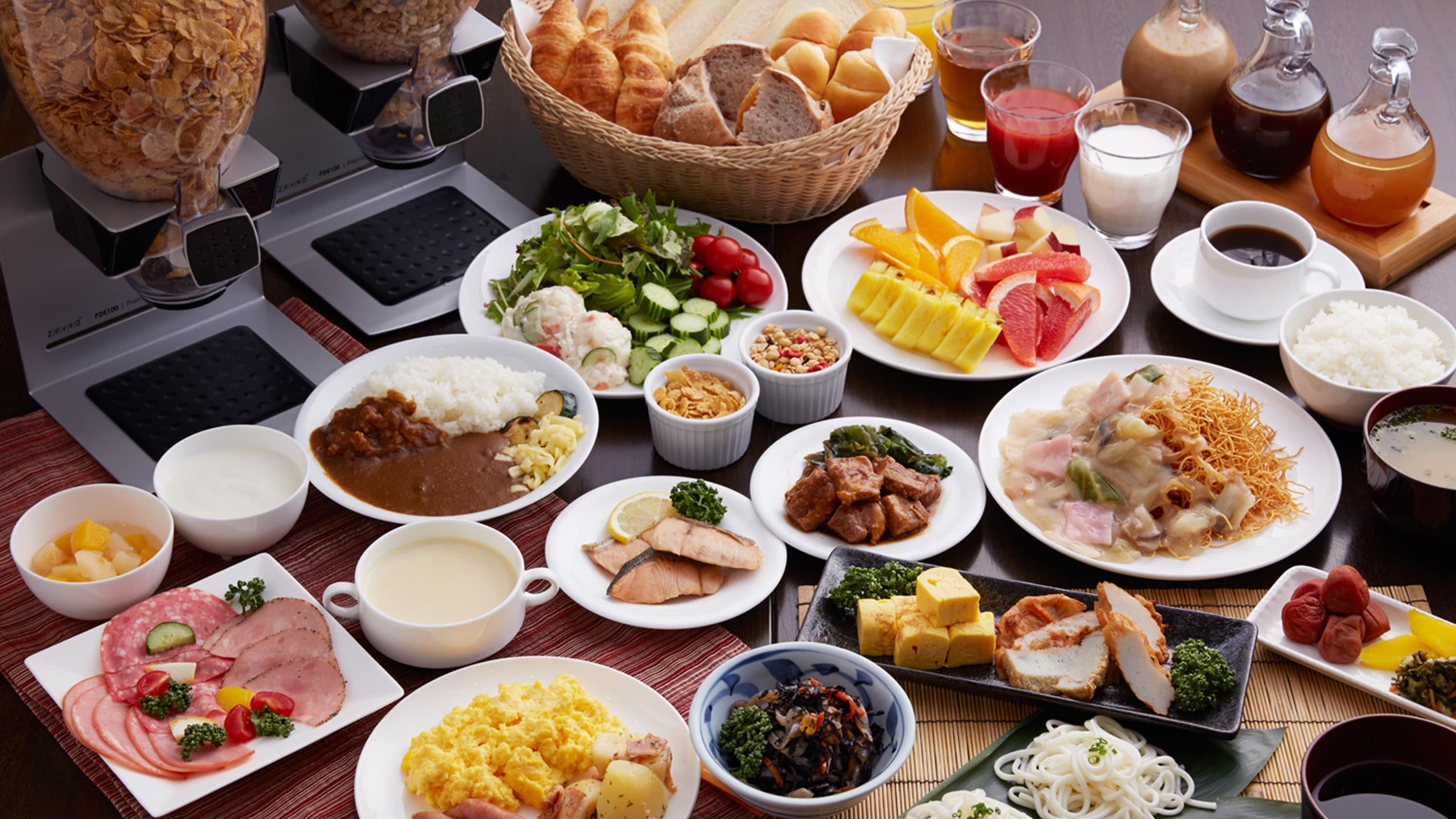 บุฟเฟ่ต์อาหารญี่ปุ่นและตะวันตก