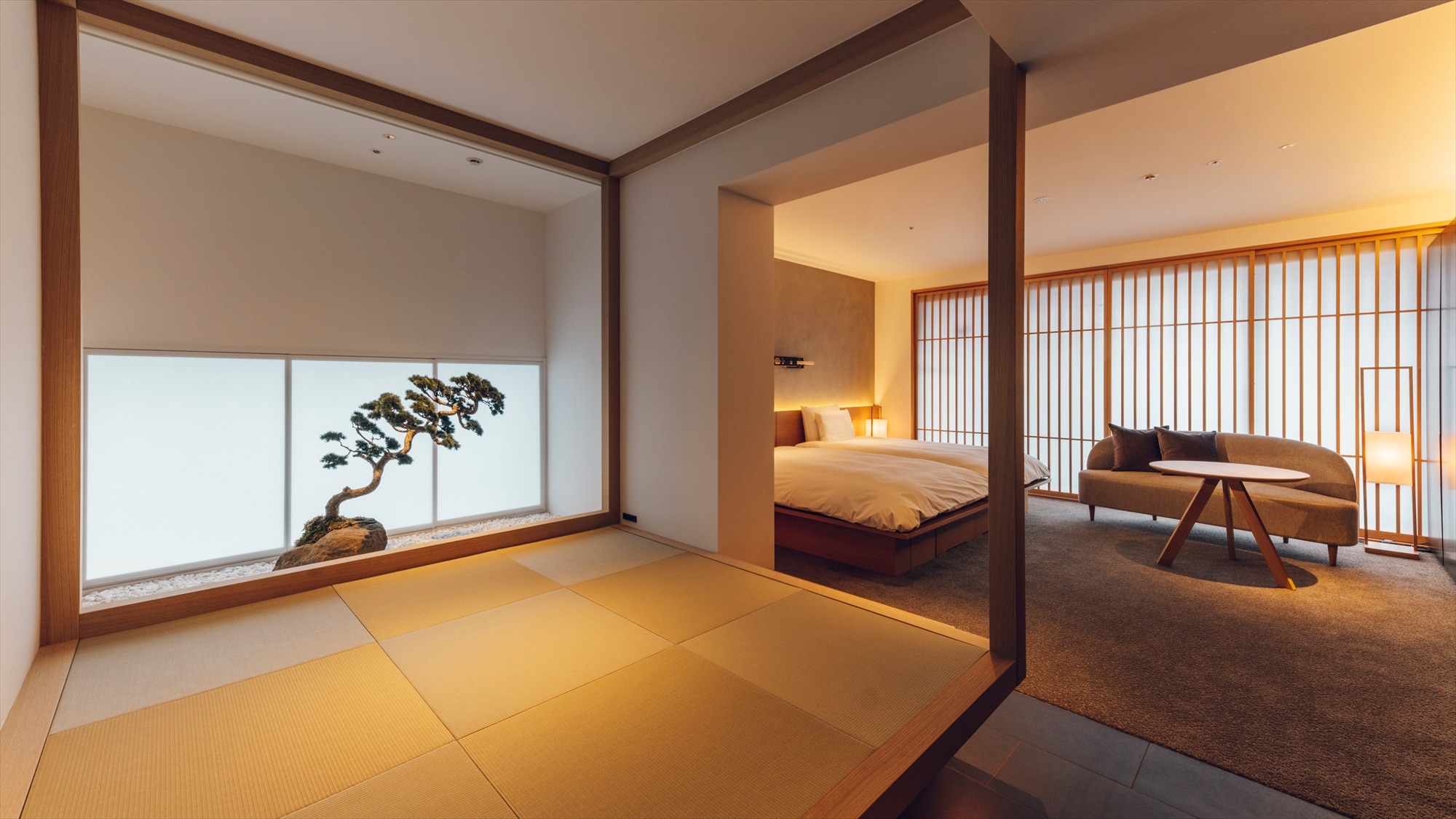 Tsuboniwa Suite / You can stay with a futon on tatami mats.