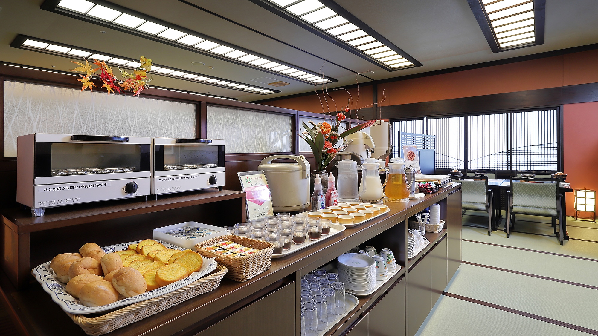 Free breakfast corner (Please enjoy bread, coffee, milk, juice, yogurt freely!)