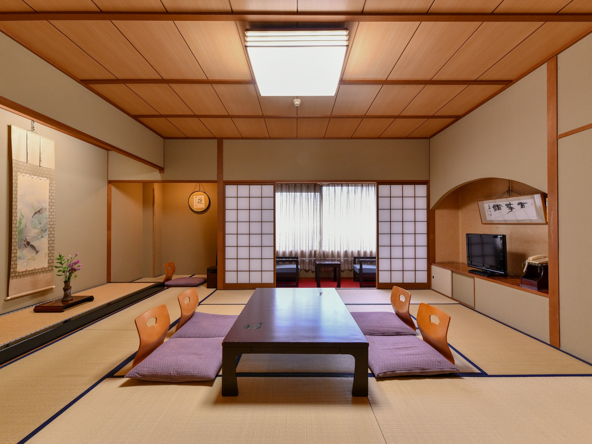 [Toyoraku] A relaxing Japanese-style room with 13.5 tatami mats where you can feel the changes of the four seasons