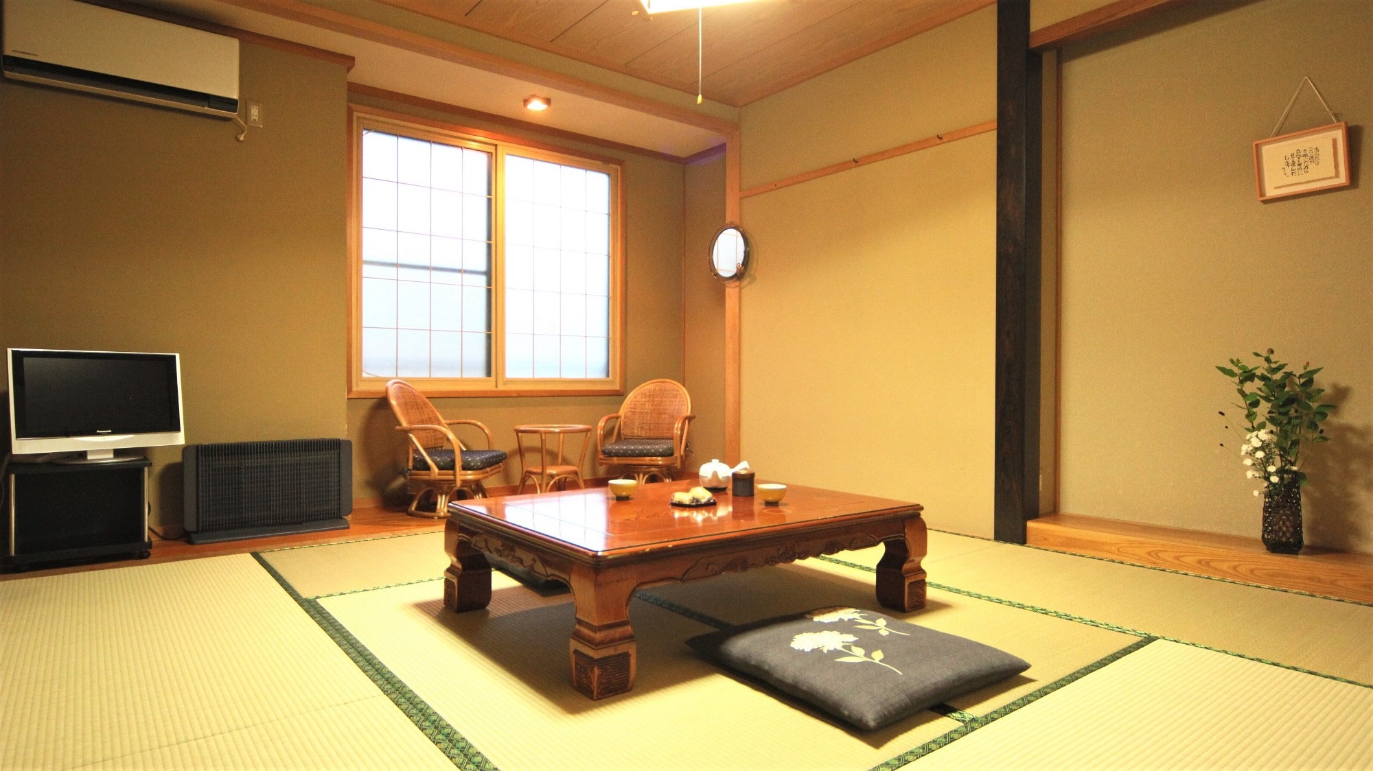 Phòng khách: Phòng kiểu Nhật (8 chiếu tatami) (không có nhà vệ sinh)