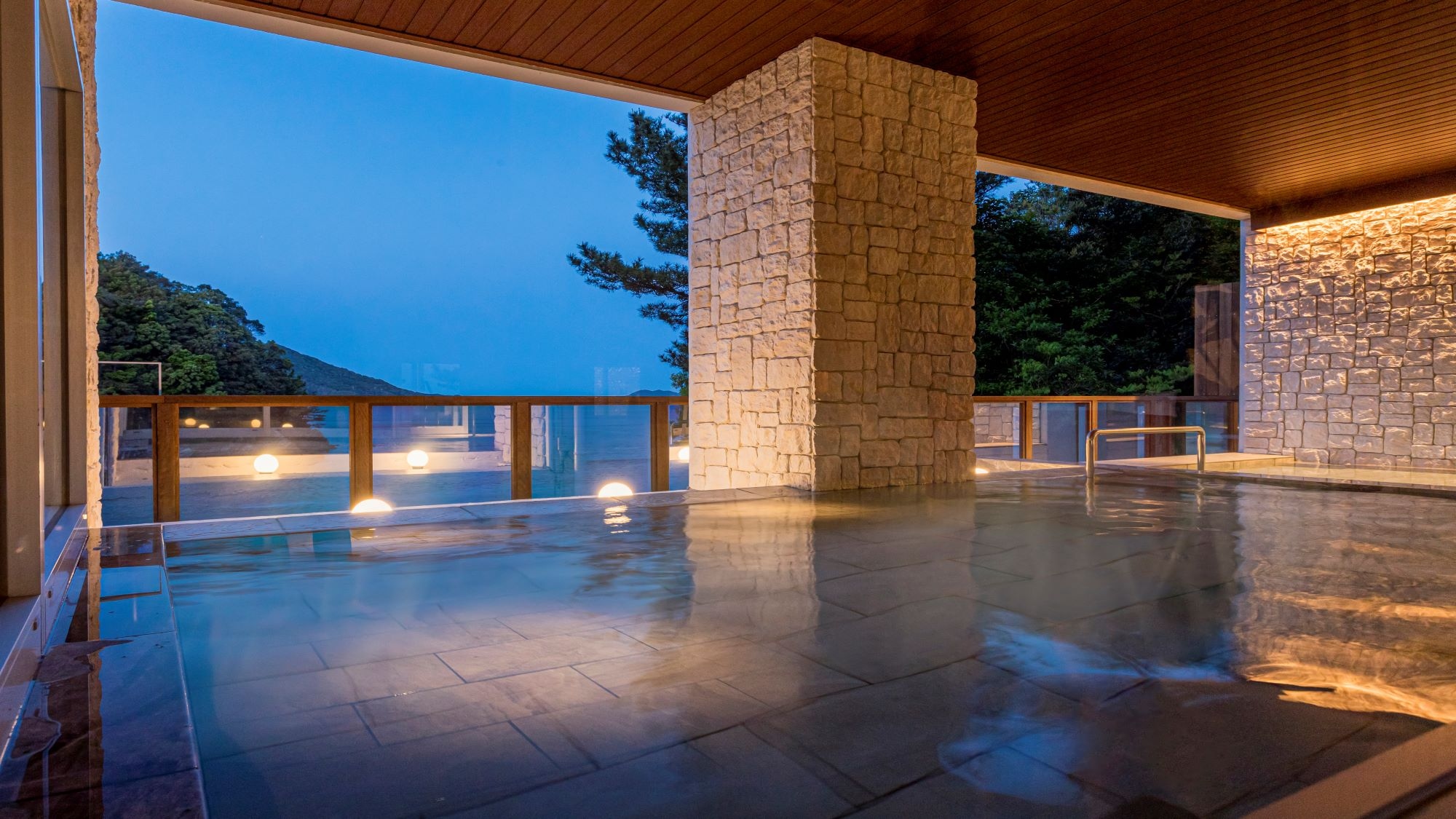 Infinity open-air bath (for women)