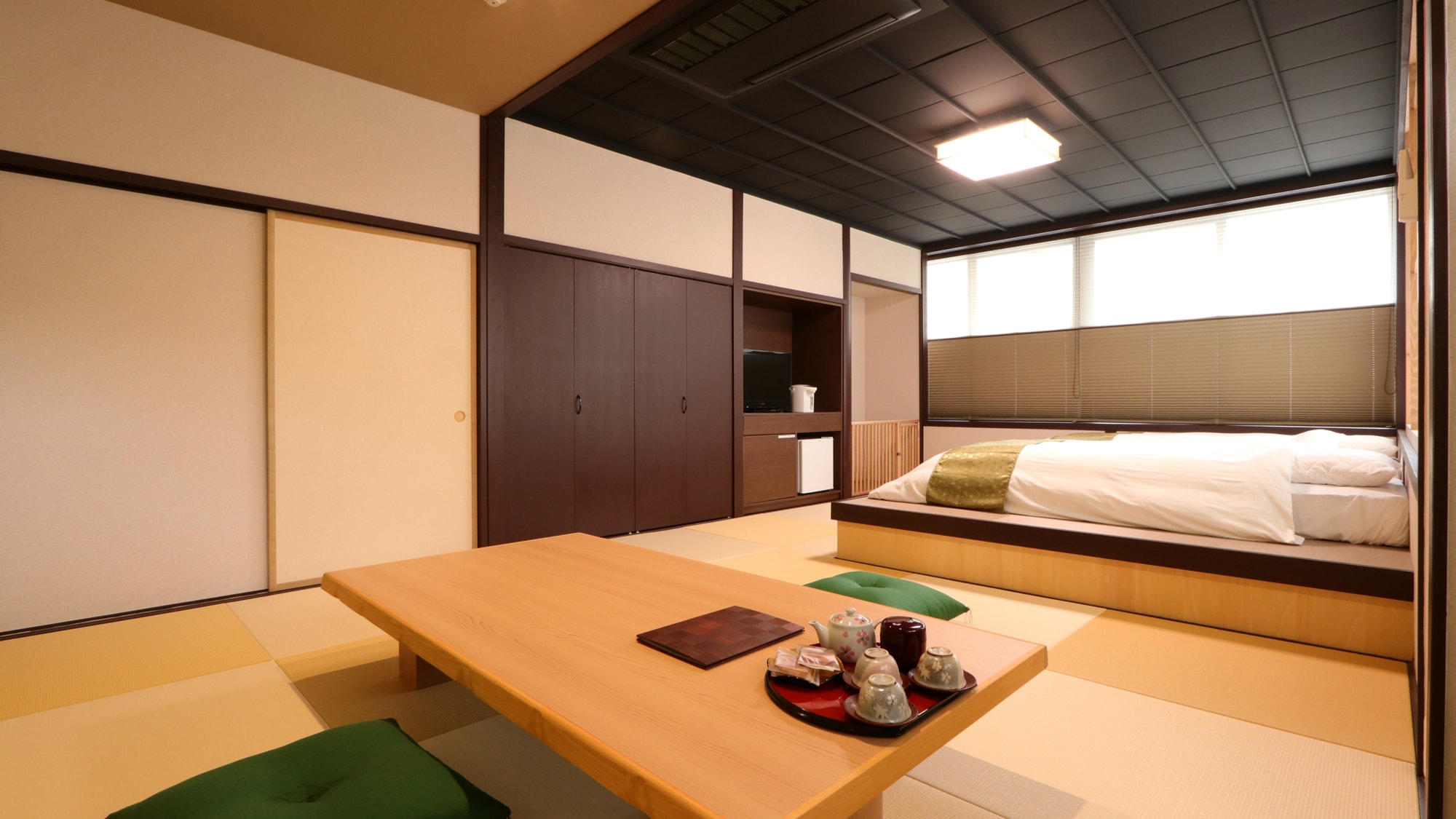 [Renovated Japanese-style room with 10 tatami mats☆Pets allowed]