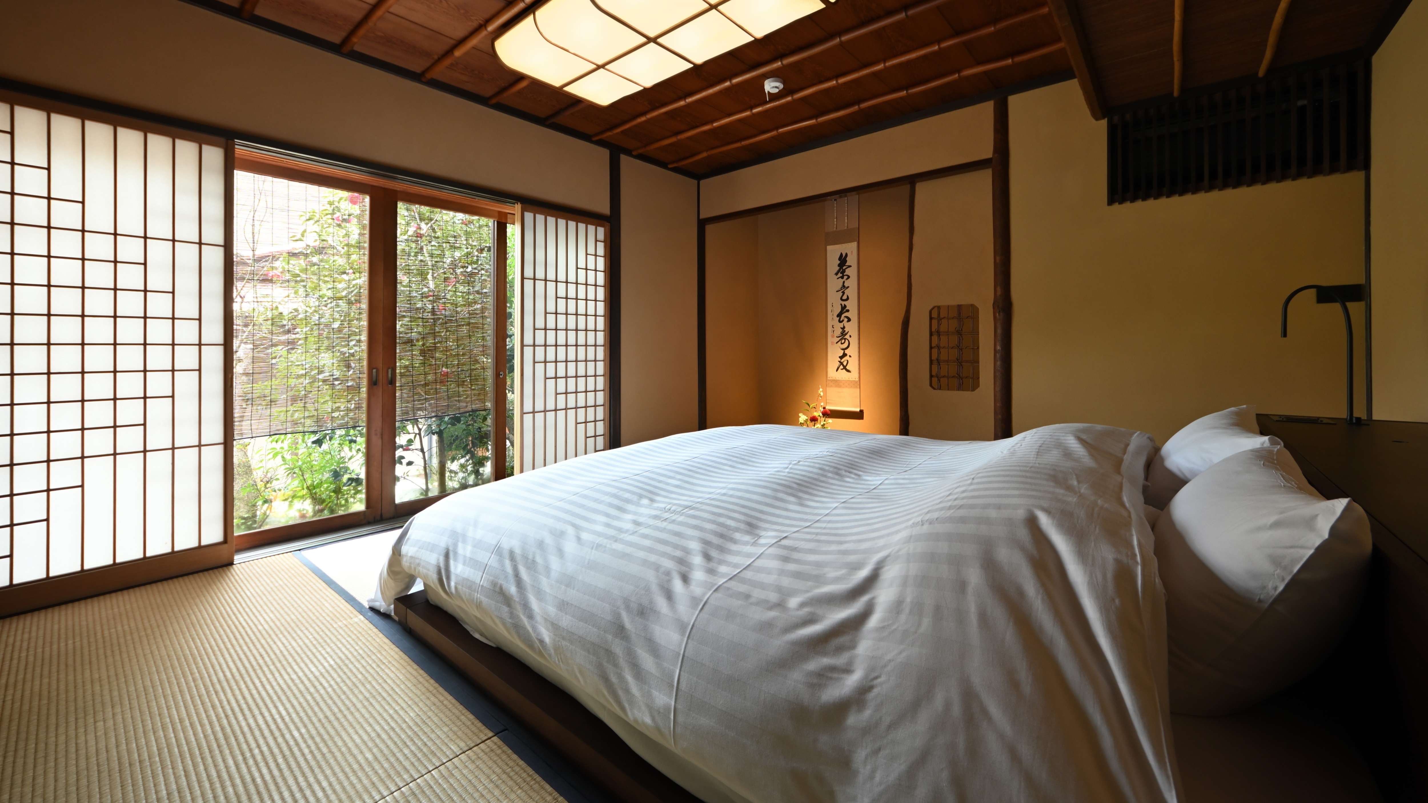 Japanese-style room with open-air bath [Higashiyama]