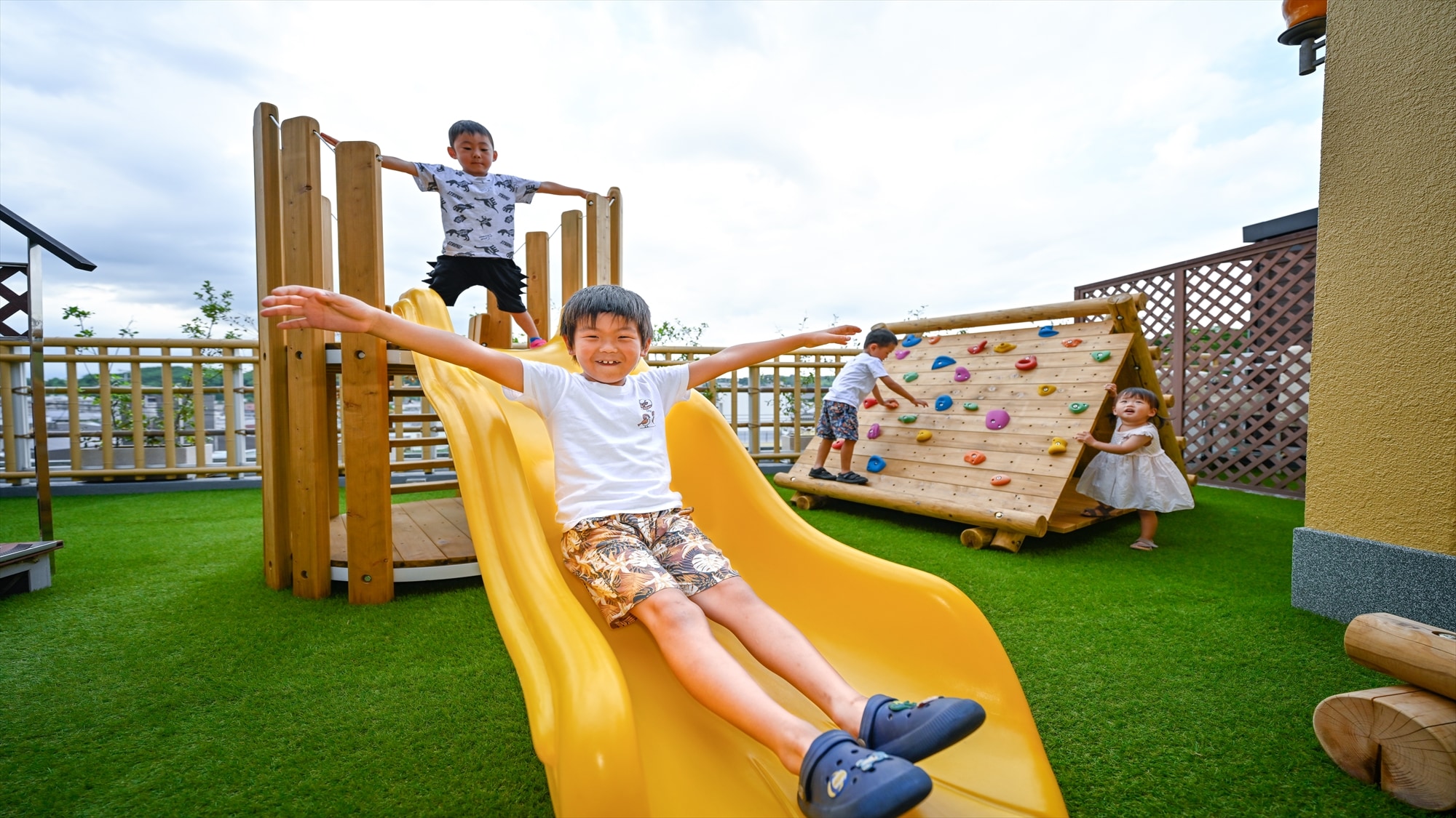 Kids space on the 4th floor deck ☆