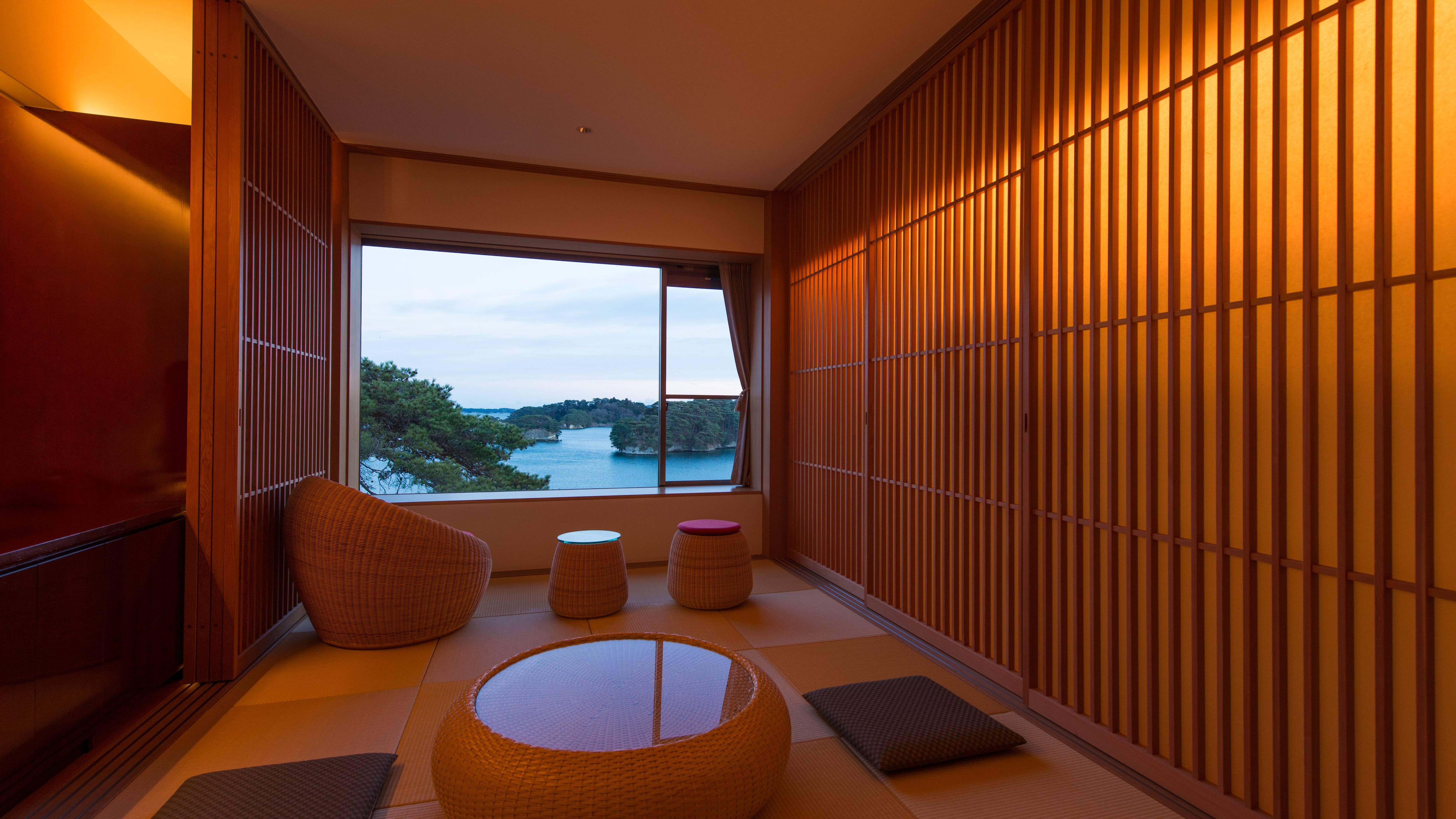Room 8 "Shu" 16:9