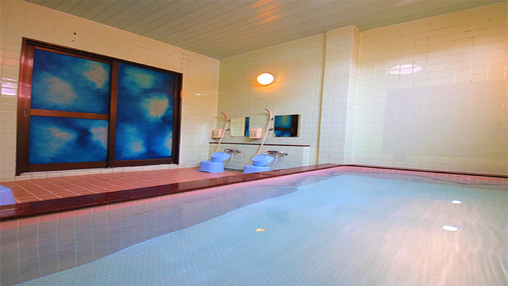 [ห้องอาบน้ำสาธารณะขนาดใหญ่]