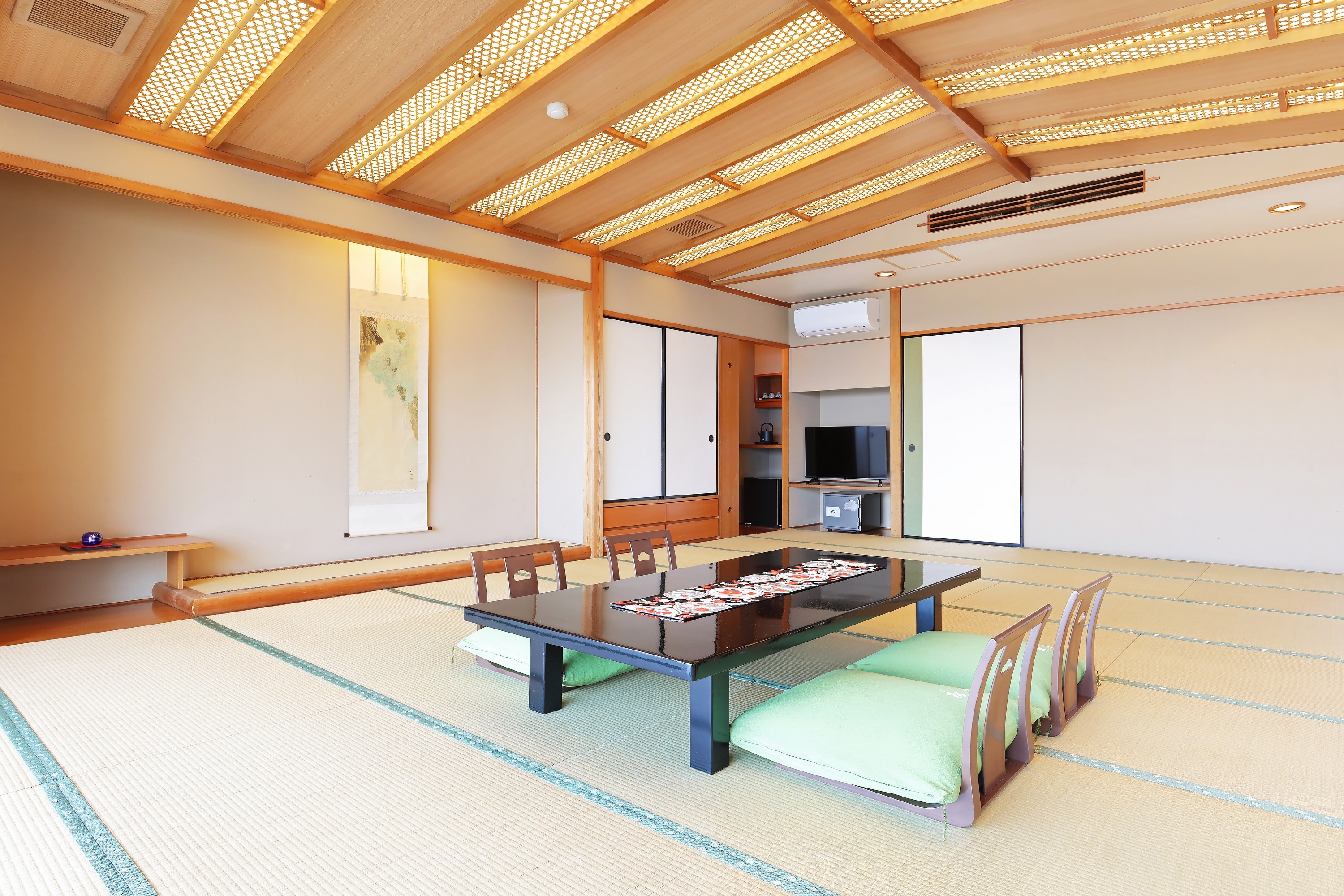 Large room with massage chair facing the ocean 201