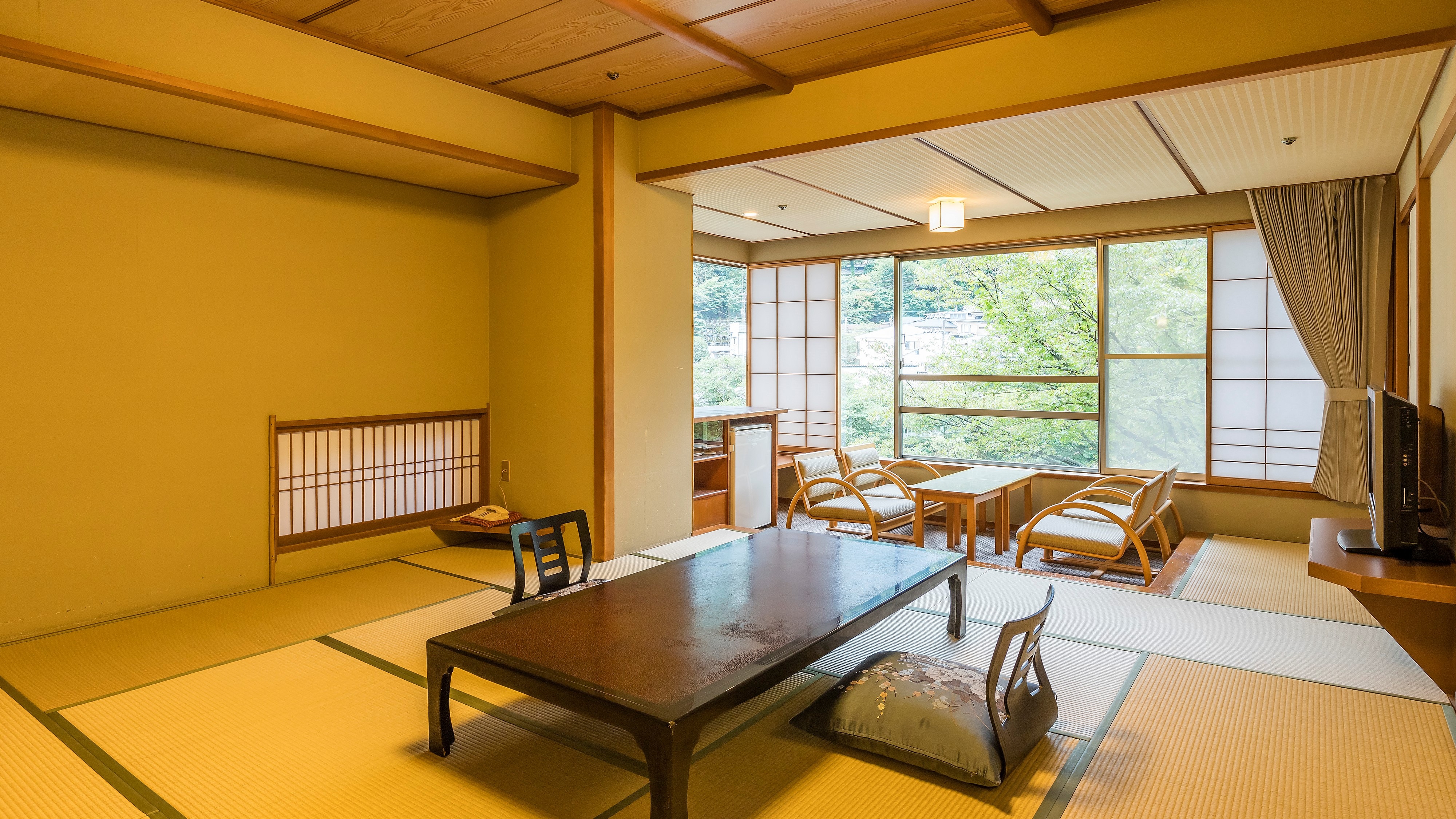 [Sisi sungai] Contoh kamar bergaya Jepang 12 tatami