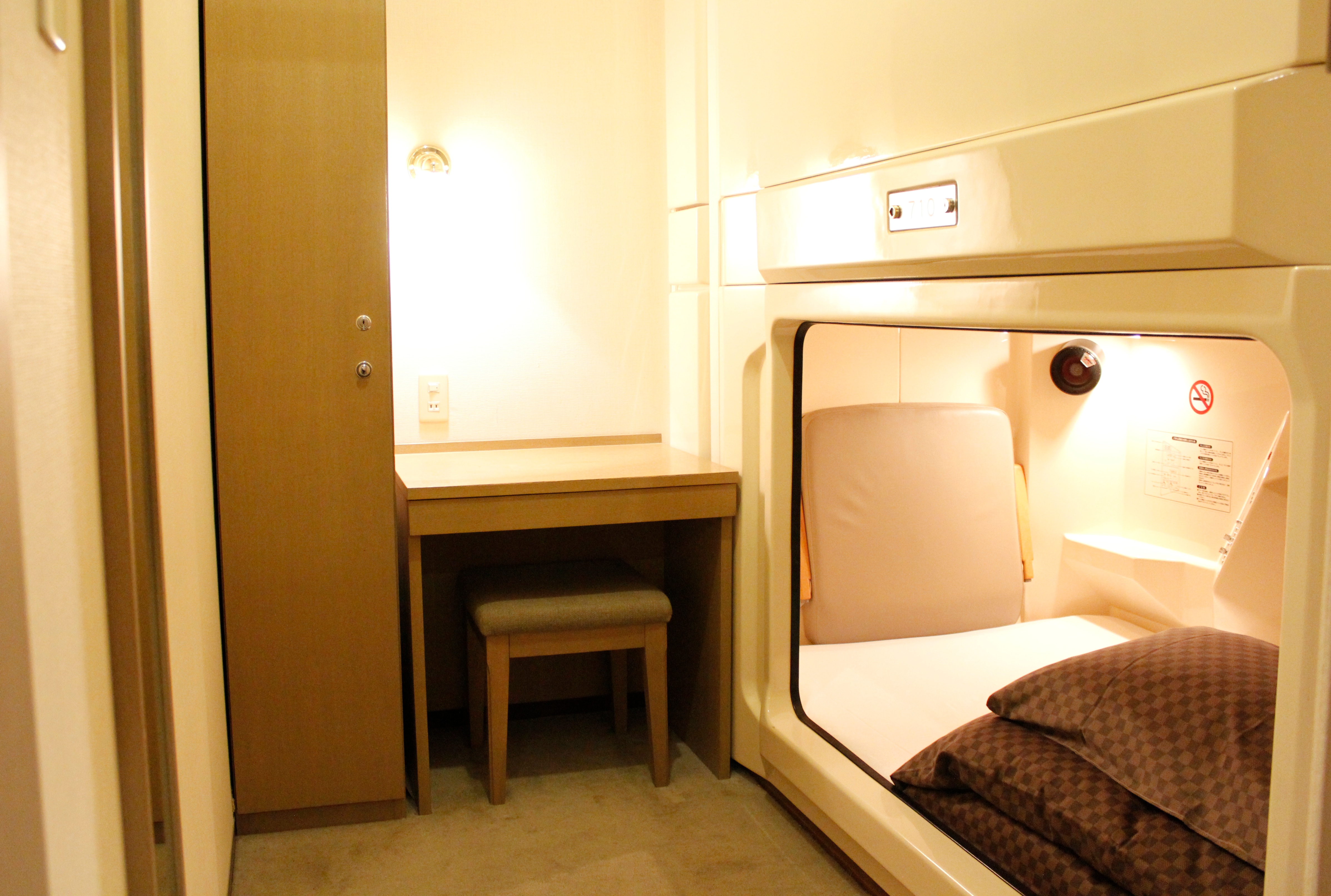 Royal Private Capsule