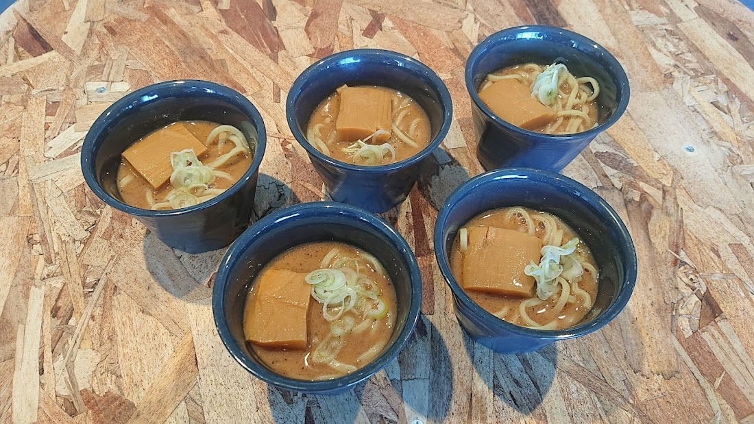 Midnight 라면 (해산물 계통 국수)