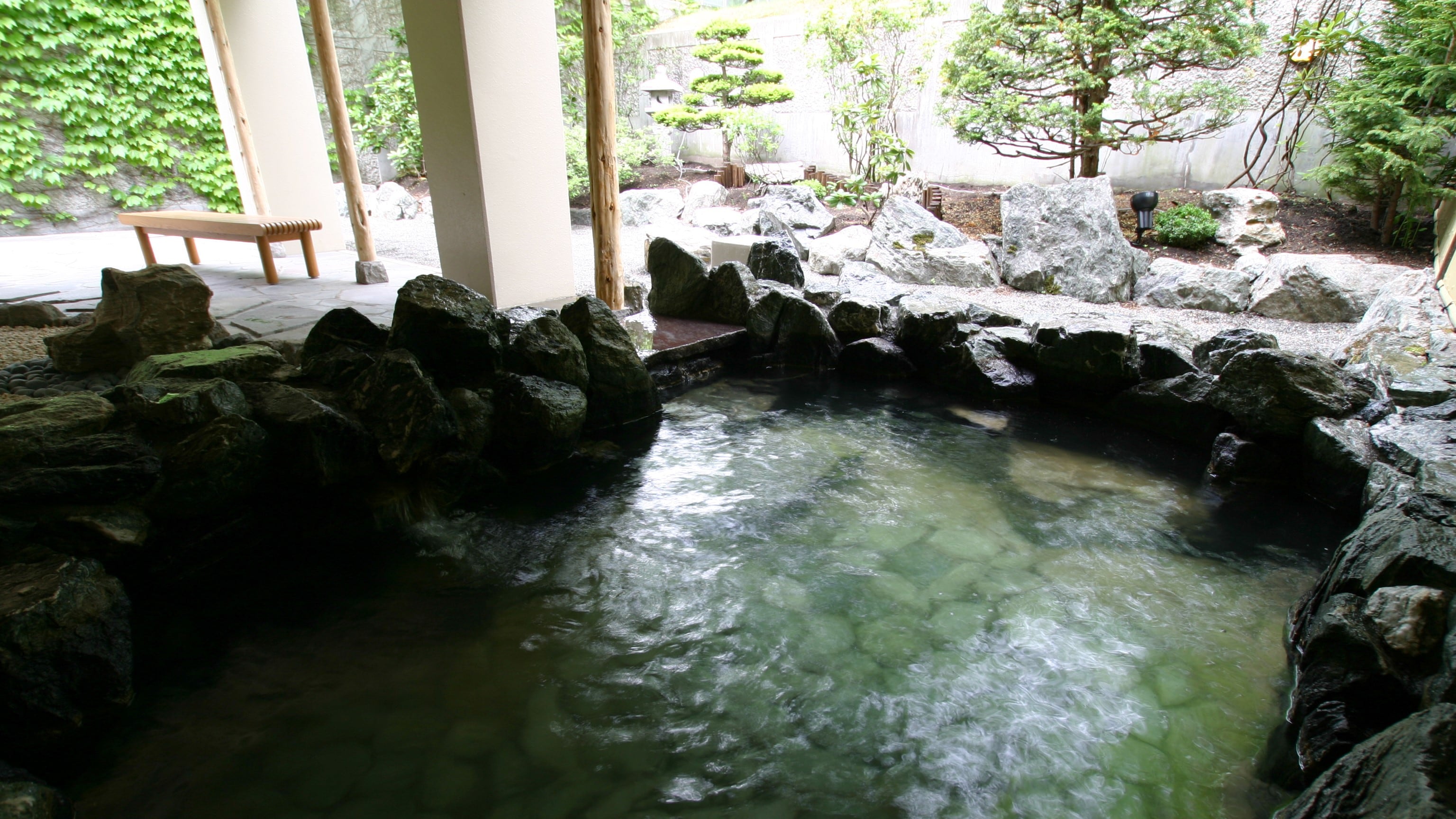 [Skin-beautifying baths that women will love/open-air baths]
