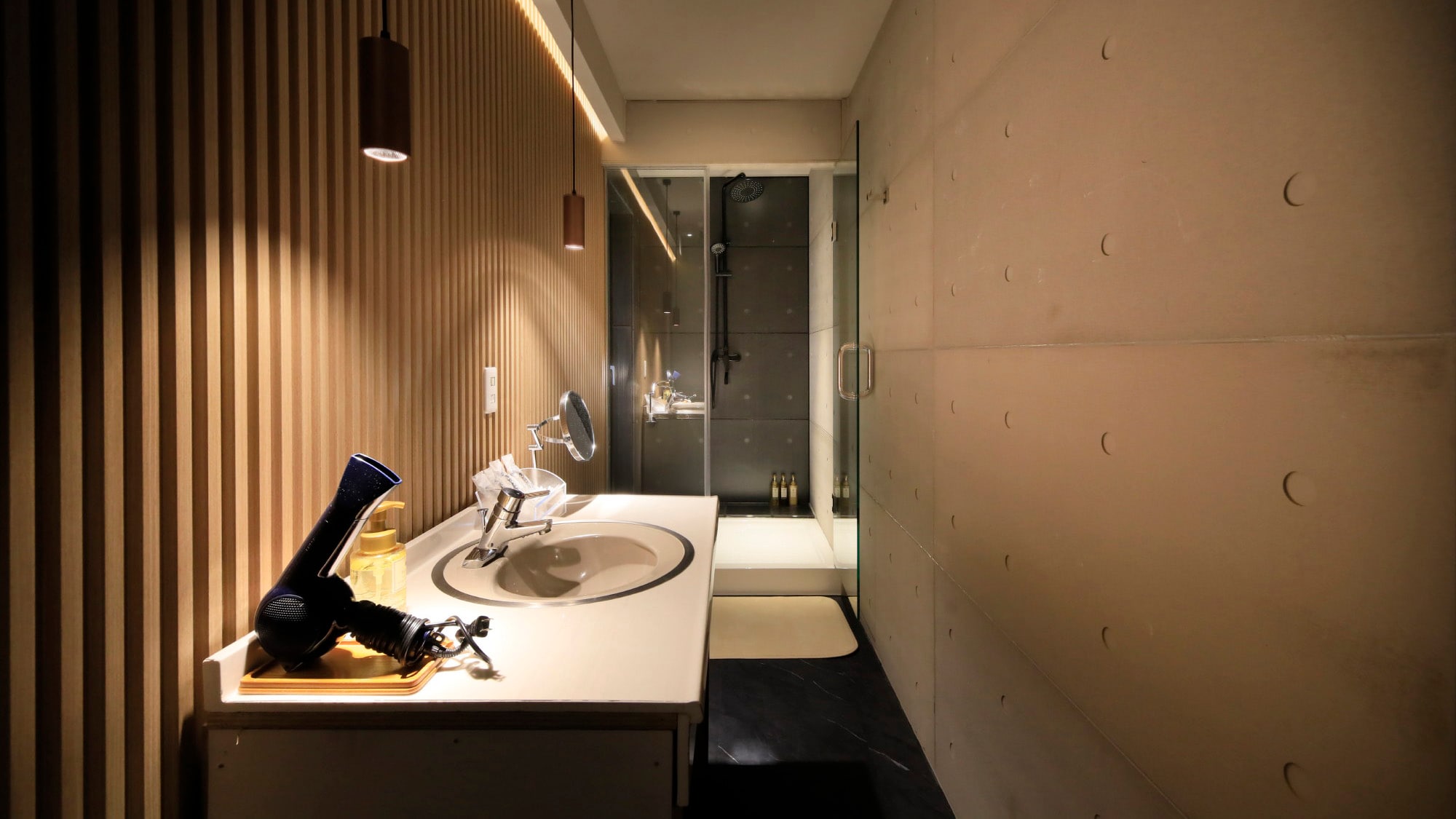 [Glamping Annex VILLA] Pengering rambut dan cermin dipasang di wastafel
