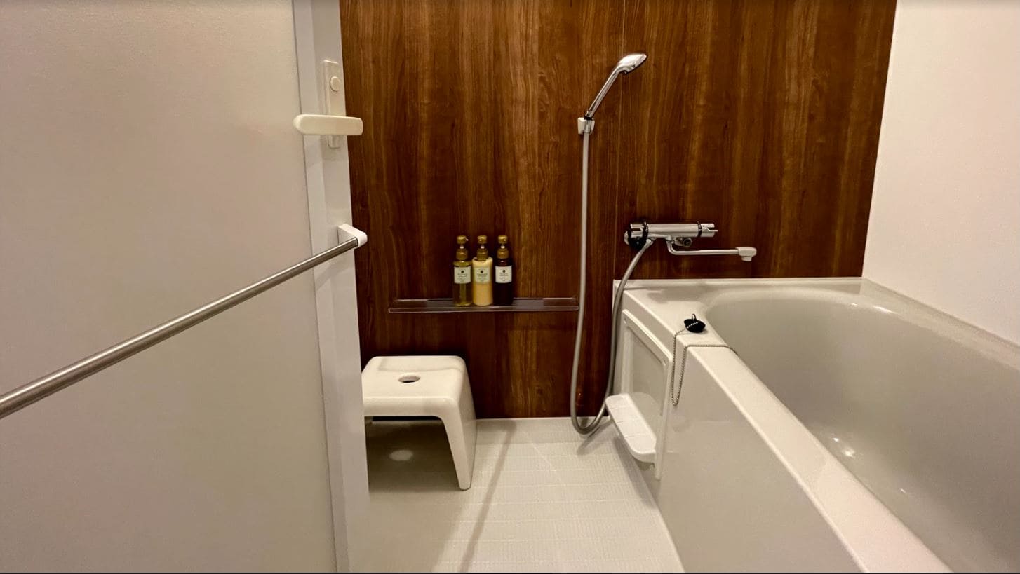 Common to twins and doubles Relax in the bathroom with washroom
