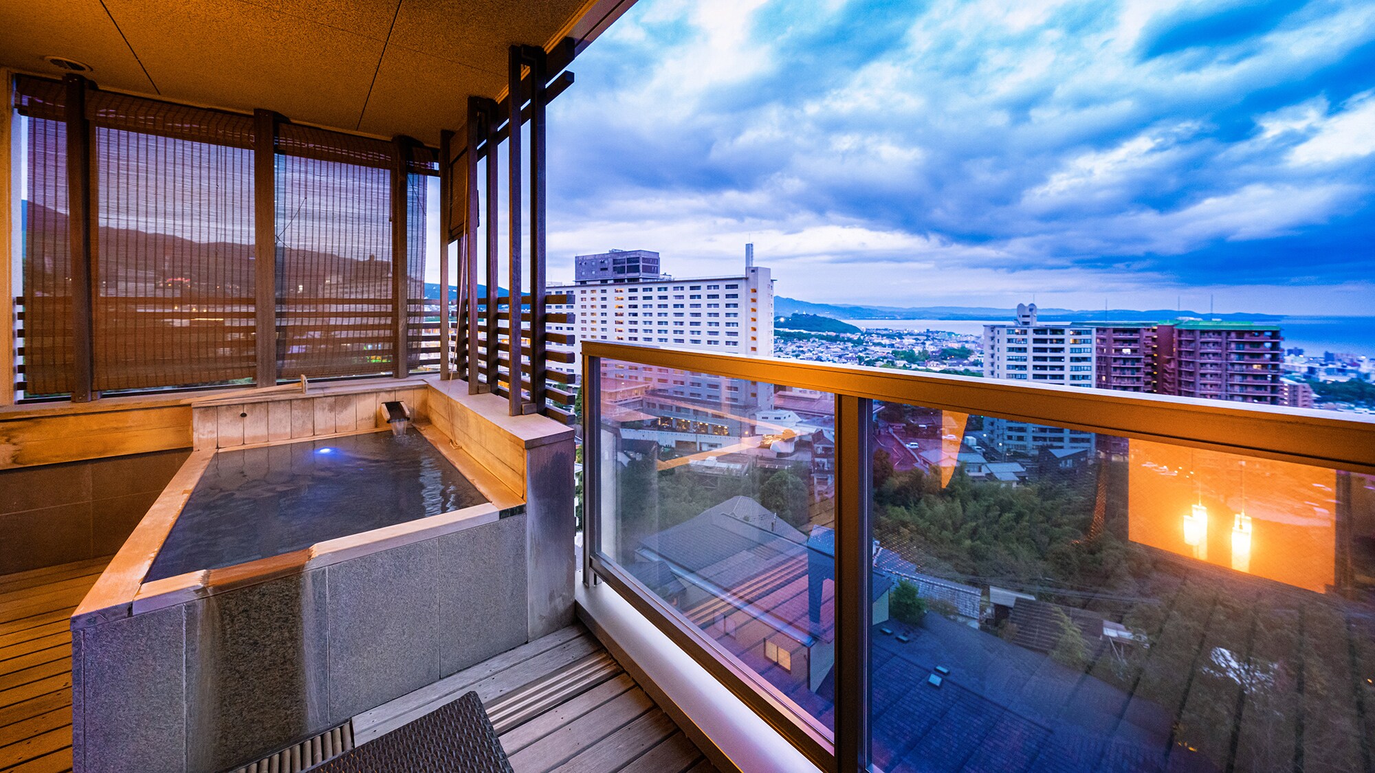 ◆ Tsukinosou ◇ Maisonette type "Umegae" ◆ Of course, the baths in the guest rooms are hot springs. Healed by the evening scenery of Beppu