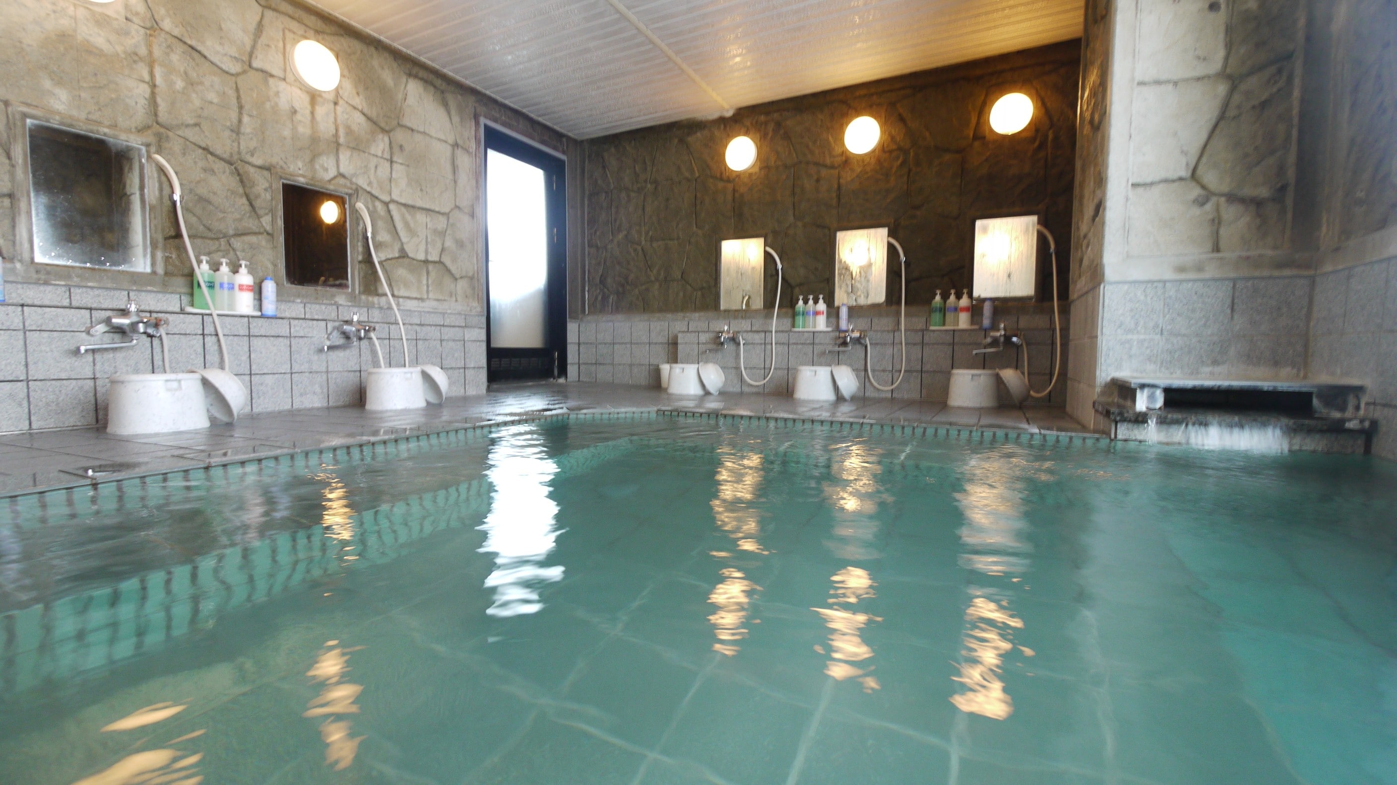 Kamar mandi umum yang besar