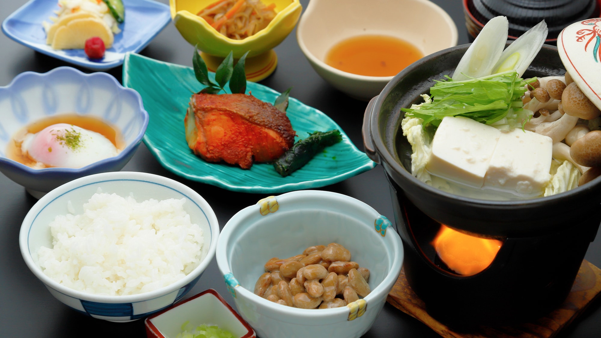 [Breakfast] Enjoy the local flavor with our original yudofu made with Naruko's hot spring water and our specialty natto.