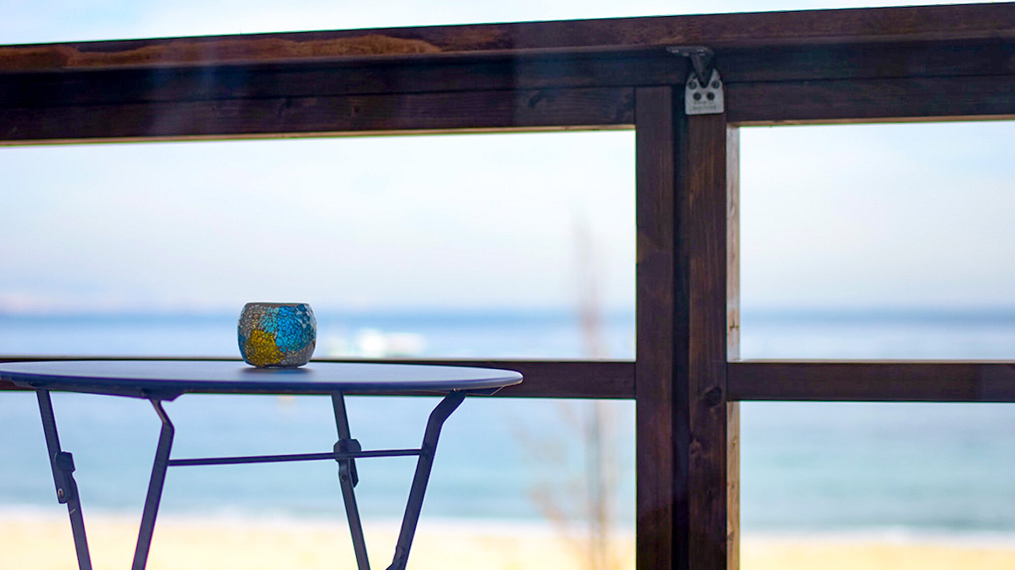 ・Please relax on the terrace overlooking the Awaji Sea.