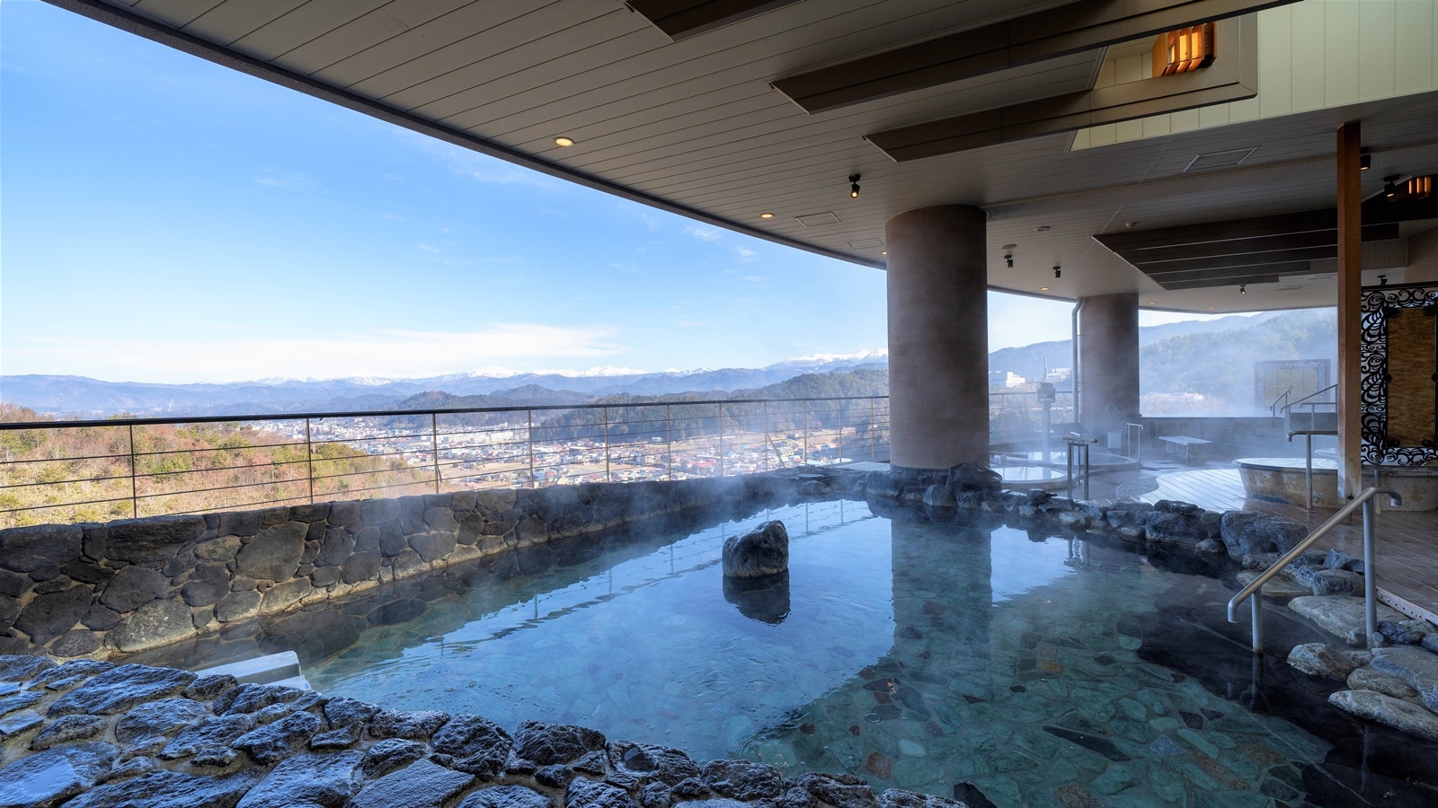 [Hida Takayama Onsen No. 1 Izumi Tenbo no Yu] Hot spring building 7th floor rock bath