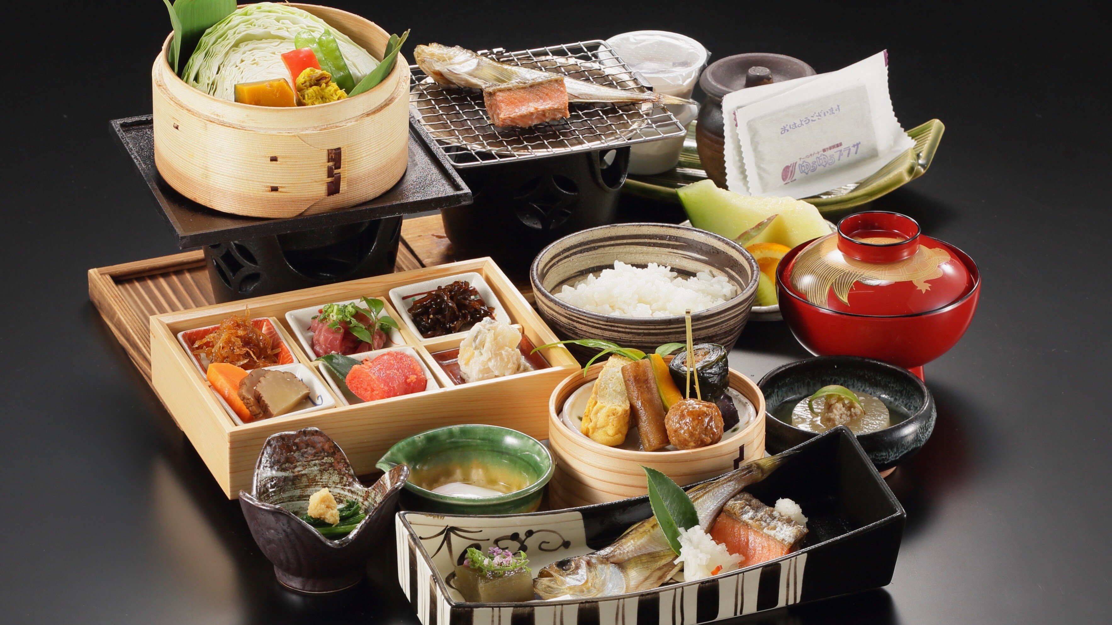 [Room with private open-air bath, breakfast] Japanese meal with plenty of Akitakomachi and vegetables