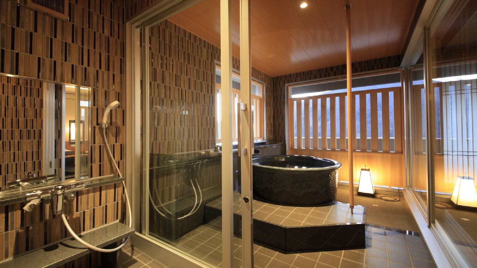 [With open-air bath on the top floor] 2 Simmons bed + open-air bath with free-flowing source + shower + shower toilet ... N ...