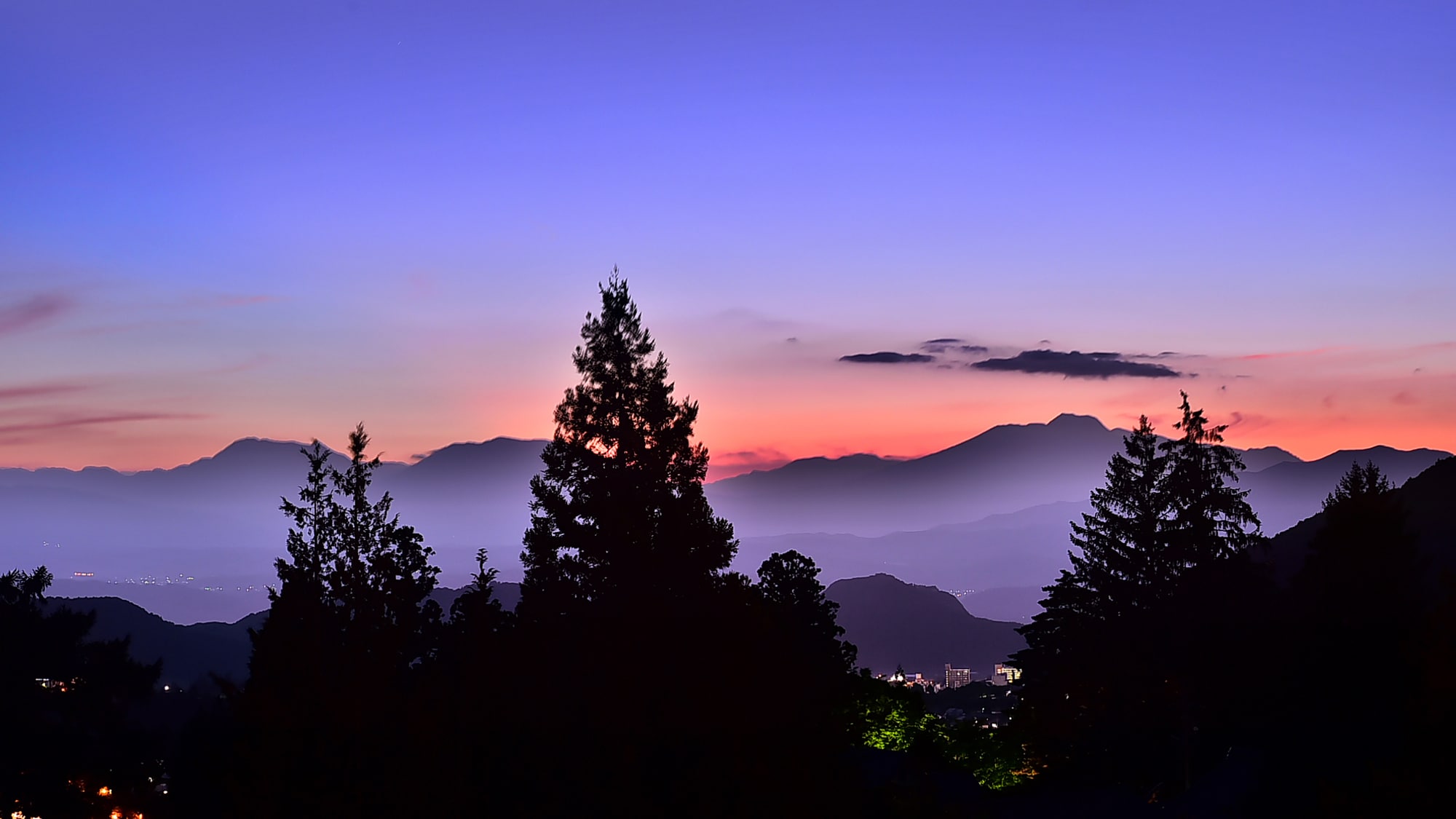 从带有露天温泉的特别房间，您可以看到北神五岳的美丽景色。