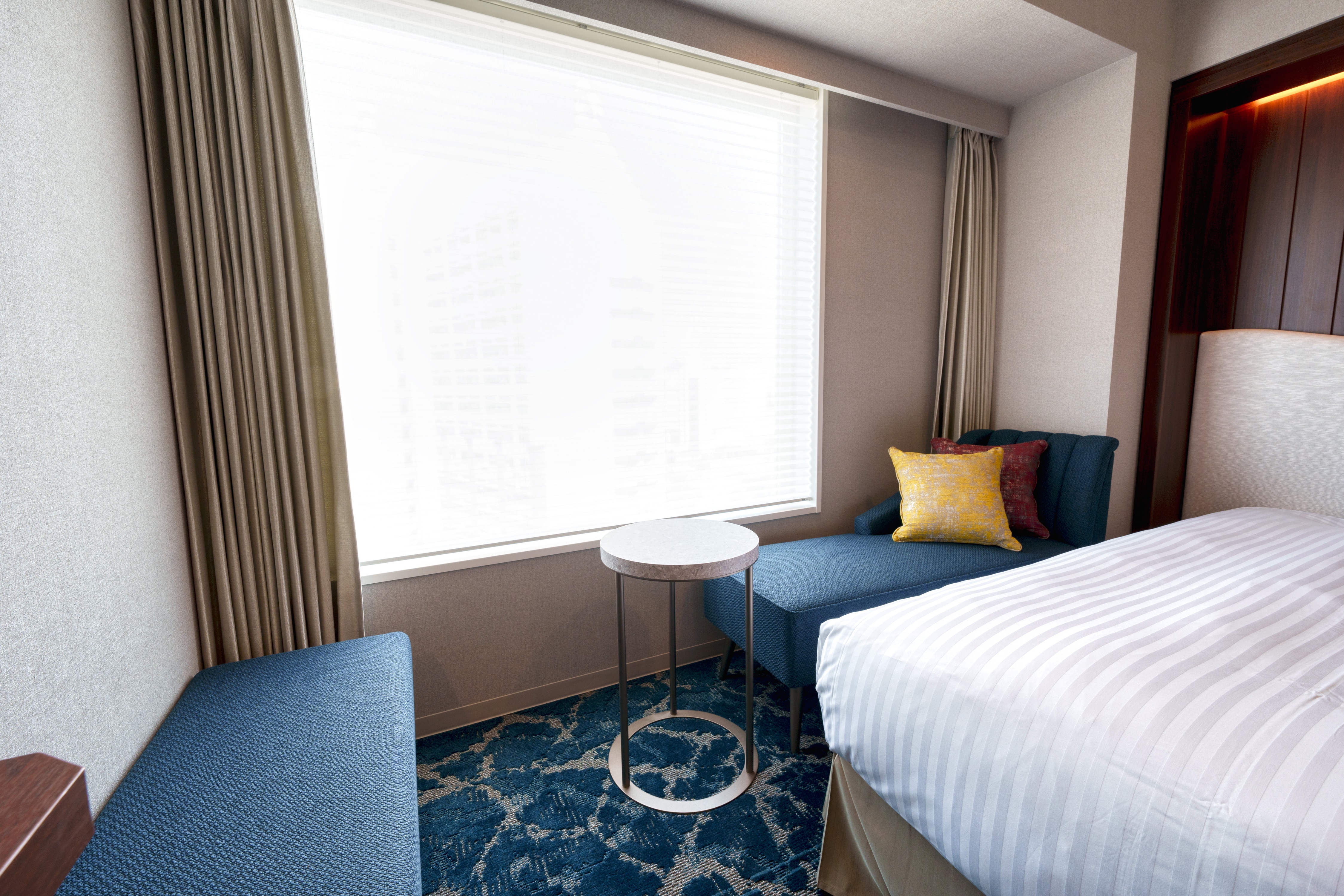 [Twin room] We have paid special attention to lighting so that you can fully enjoy the sunlight of Okinawa.