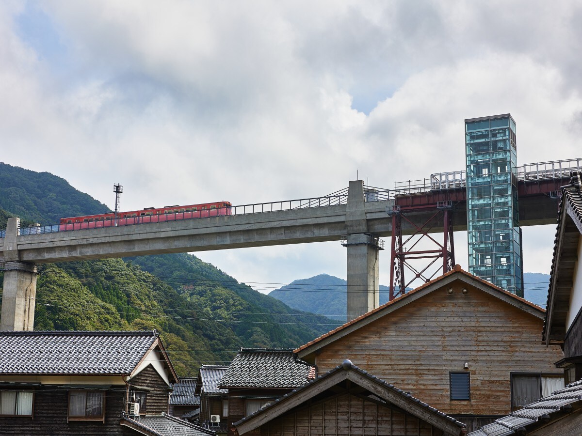 Renovated in 2022 Japanese-style room, 16 tatami mats, twin room, sea and bridge view, 201