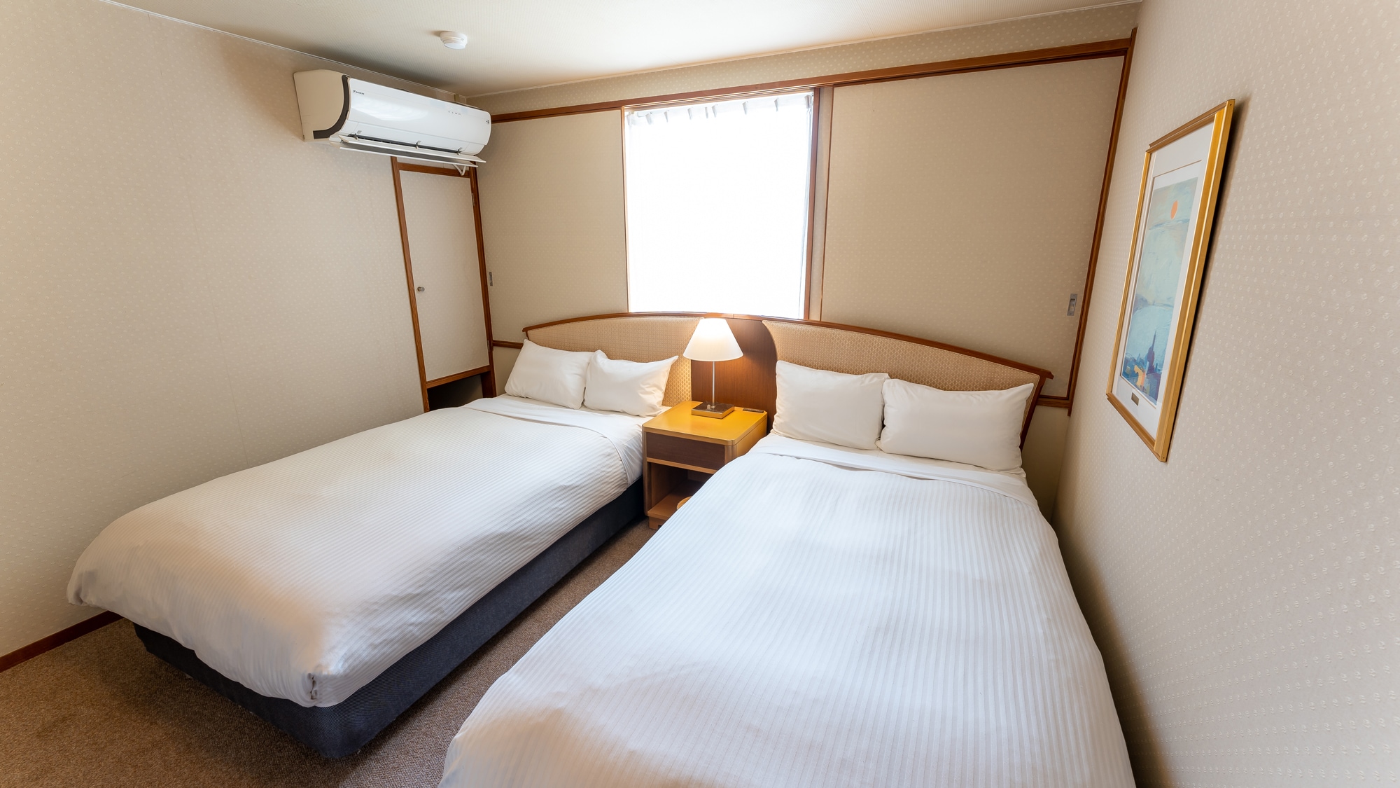 Japanese-Western style room with 12 tatami mats [non-smoking]