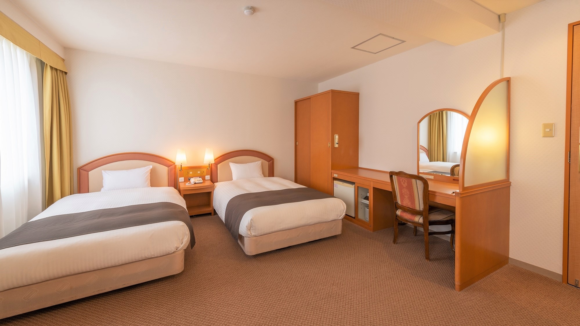 Standard Twin Room (Simmons) 27 square meters / Facing the entrance