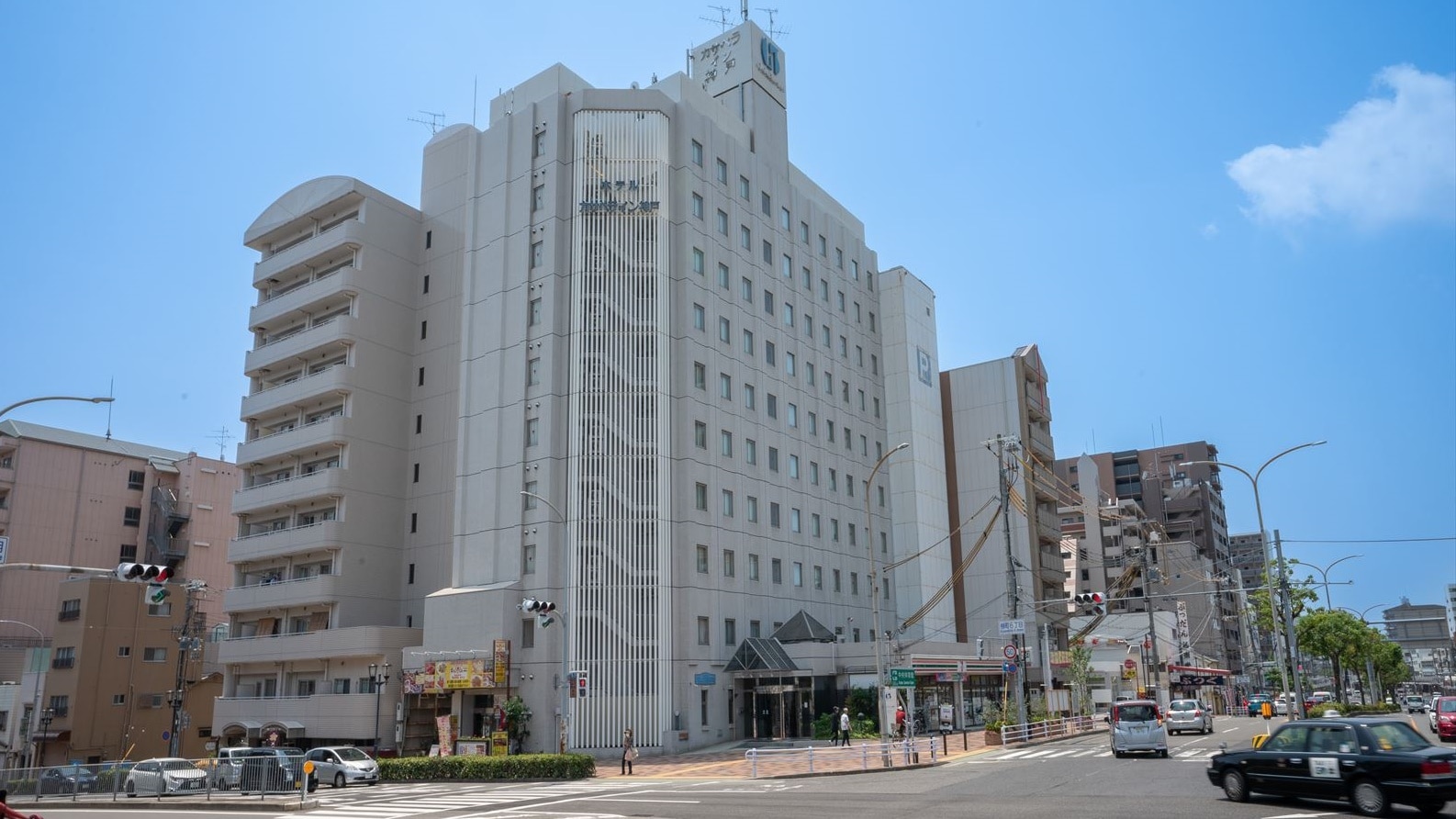 酒店周邊擁有眾多深受當地人喜愛的旅遊景點和知名商店。
