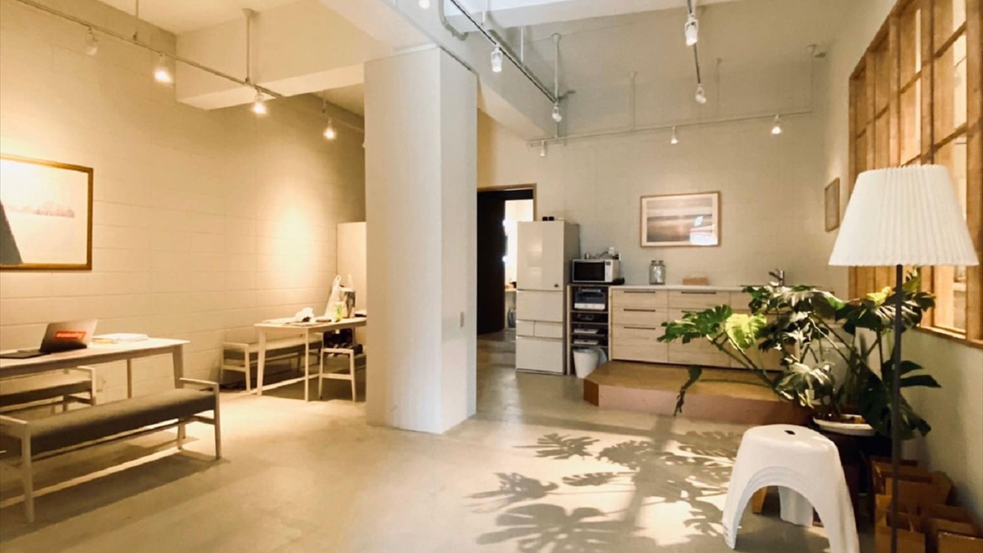 [Shared dining kitchen] We have everything you need, such as a refrigerator, microwave oven, and cooking utensils.