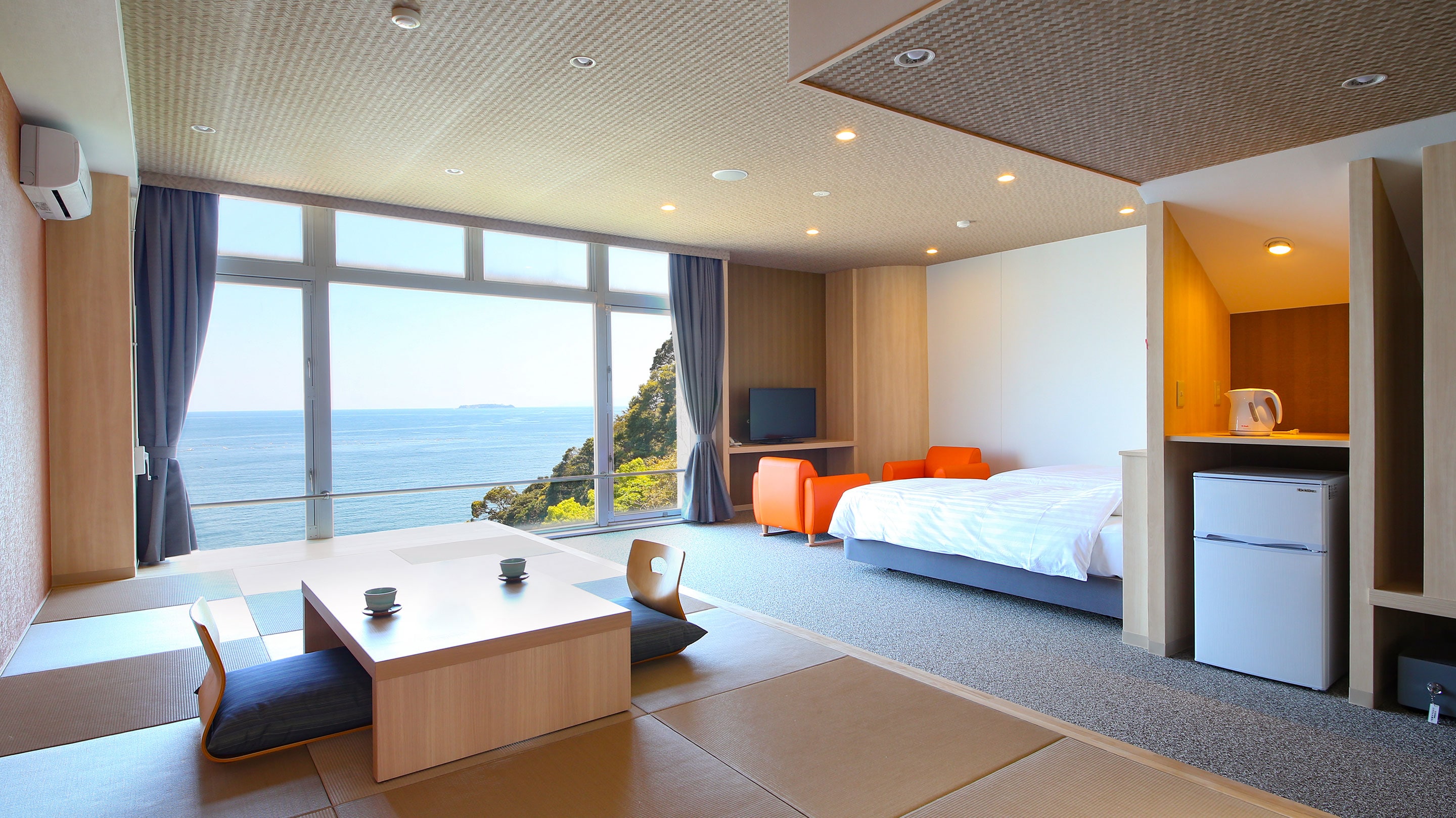 [Non-smoking] Suite Japanese-Western room, 9 tatami mats, twin, no indoor bath (Hekikaikan, ocean side) *Image
