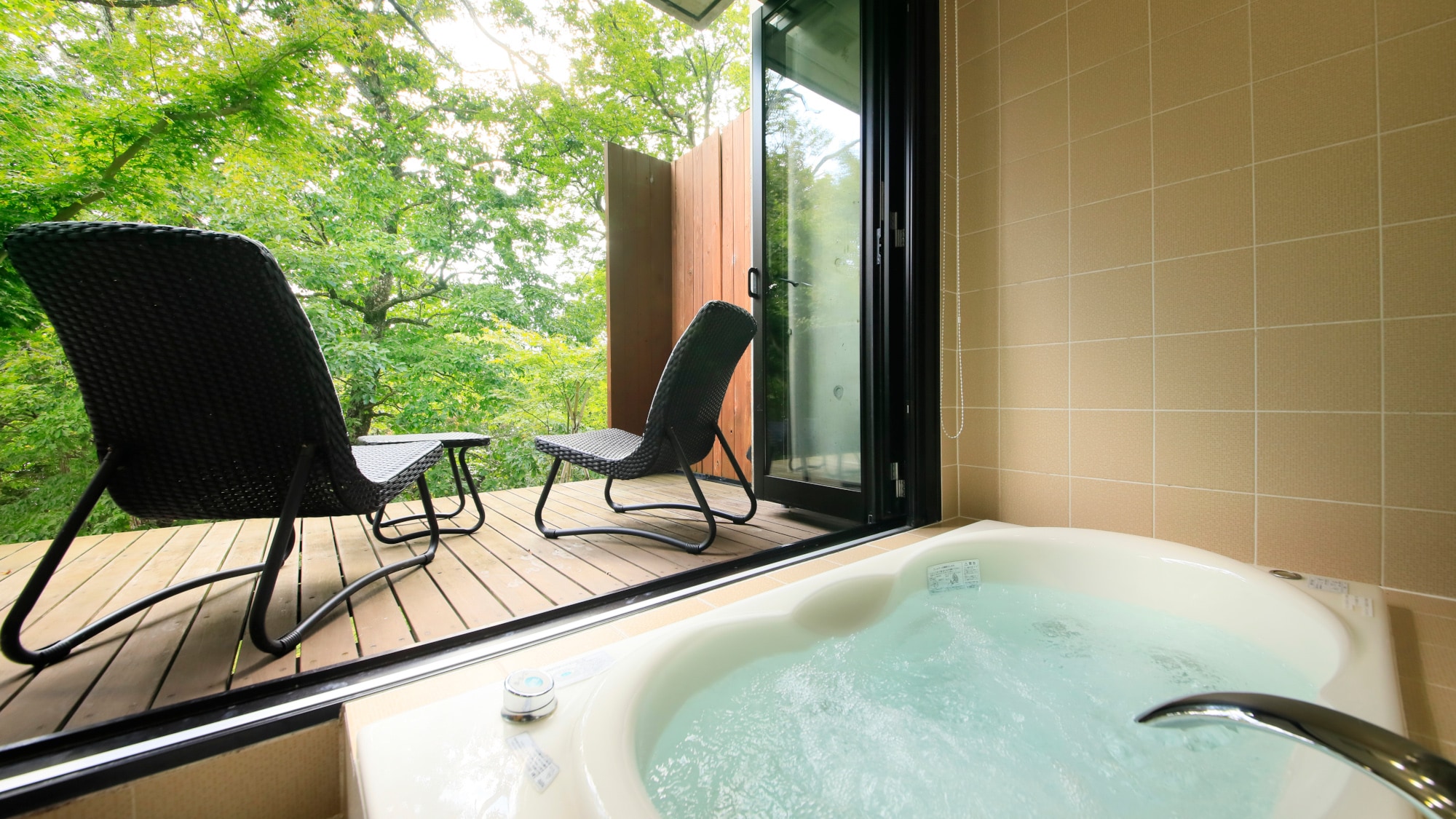 [With semi-open-air bath] Japanese-style room | Can be opened and closed, so you can use it regardless of the weather