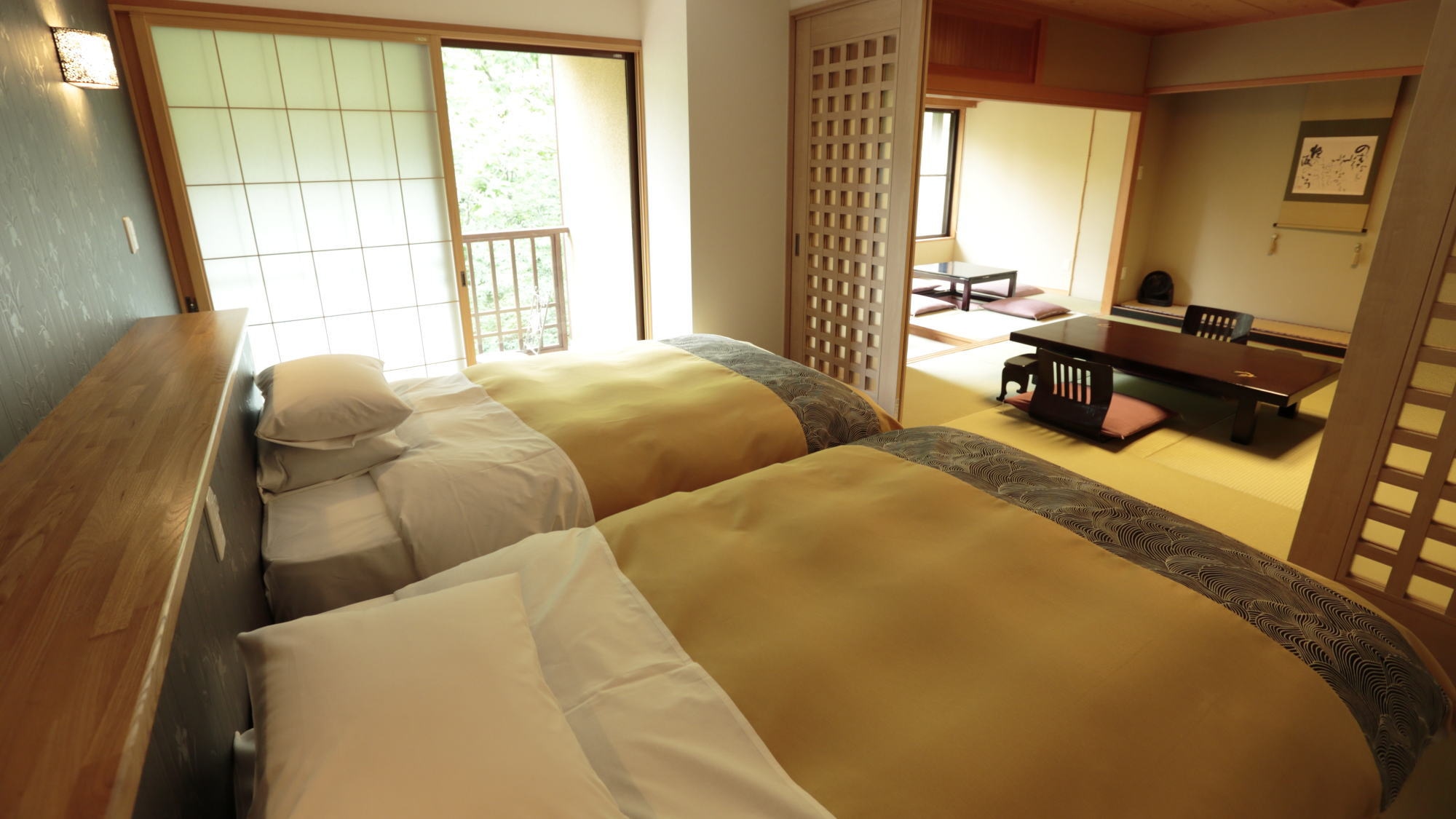 [Room with bed] Twin room with 2 semi-double beds made by Simmons + 10 tatami Japanese-style room + 4.5 tatami Japanese-style room