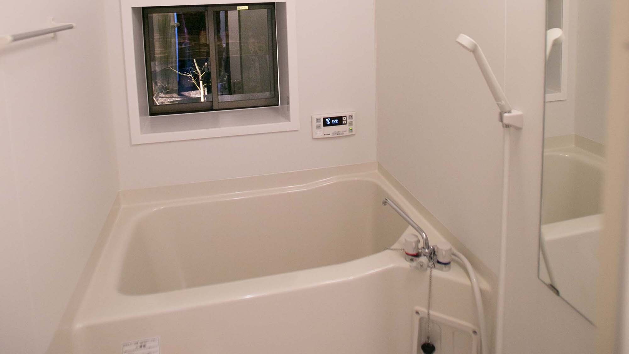 ・ Since the shower and bathtub are separated, you can relax comfortably.