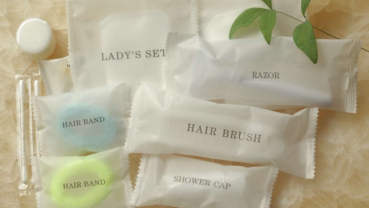 [Guest amenities] Basic amenities such as toothbrushes, hairbrushes, cotton puffs, and razors are provided!