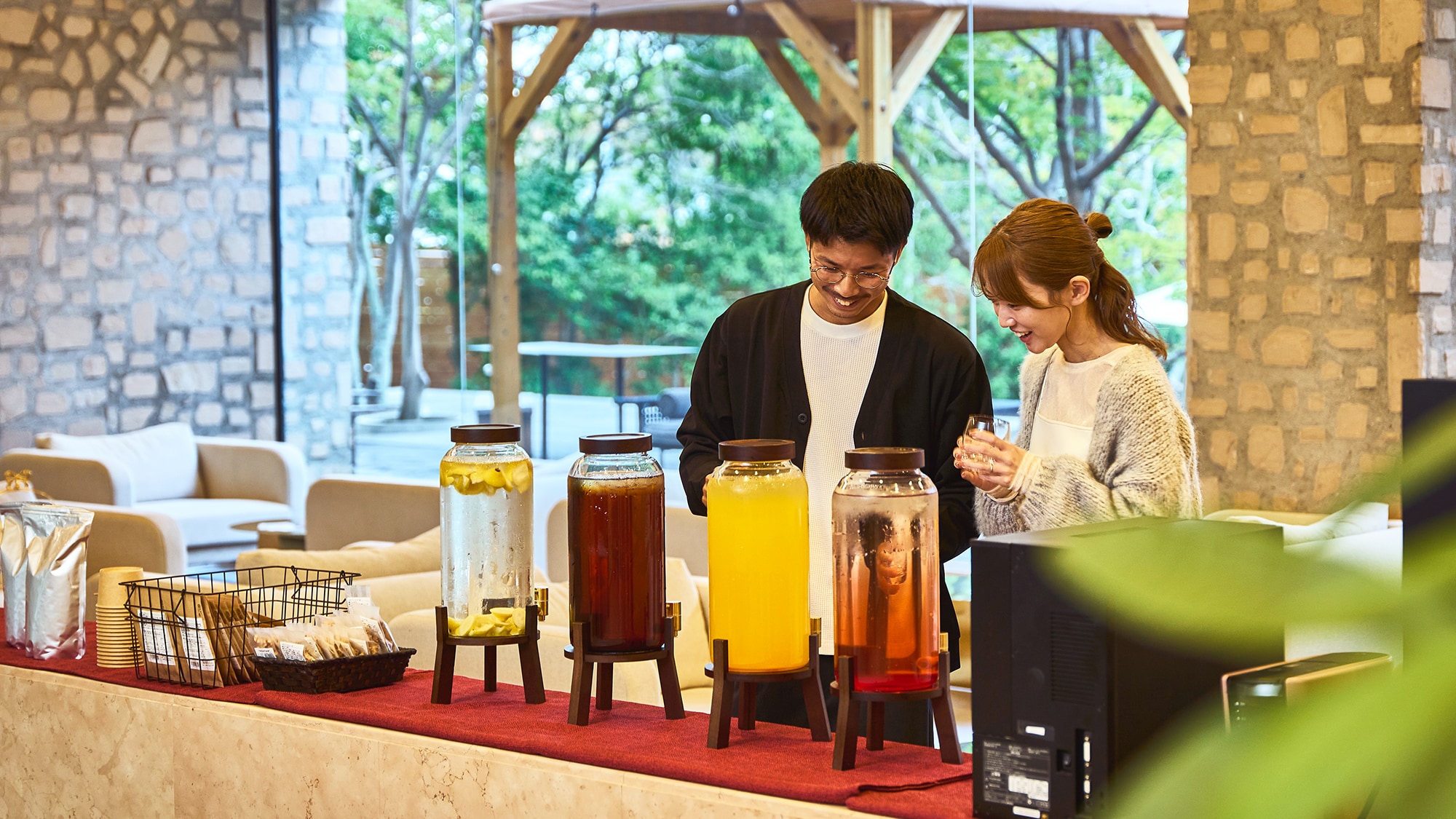 [Minuman dan makanan ringan selamat datang] Anda dapat menikmatinya dengan bebas.