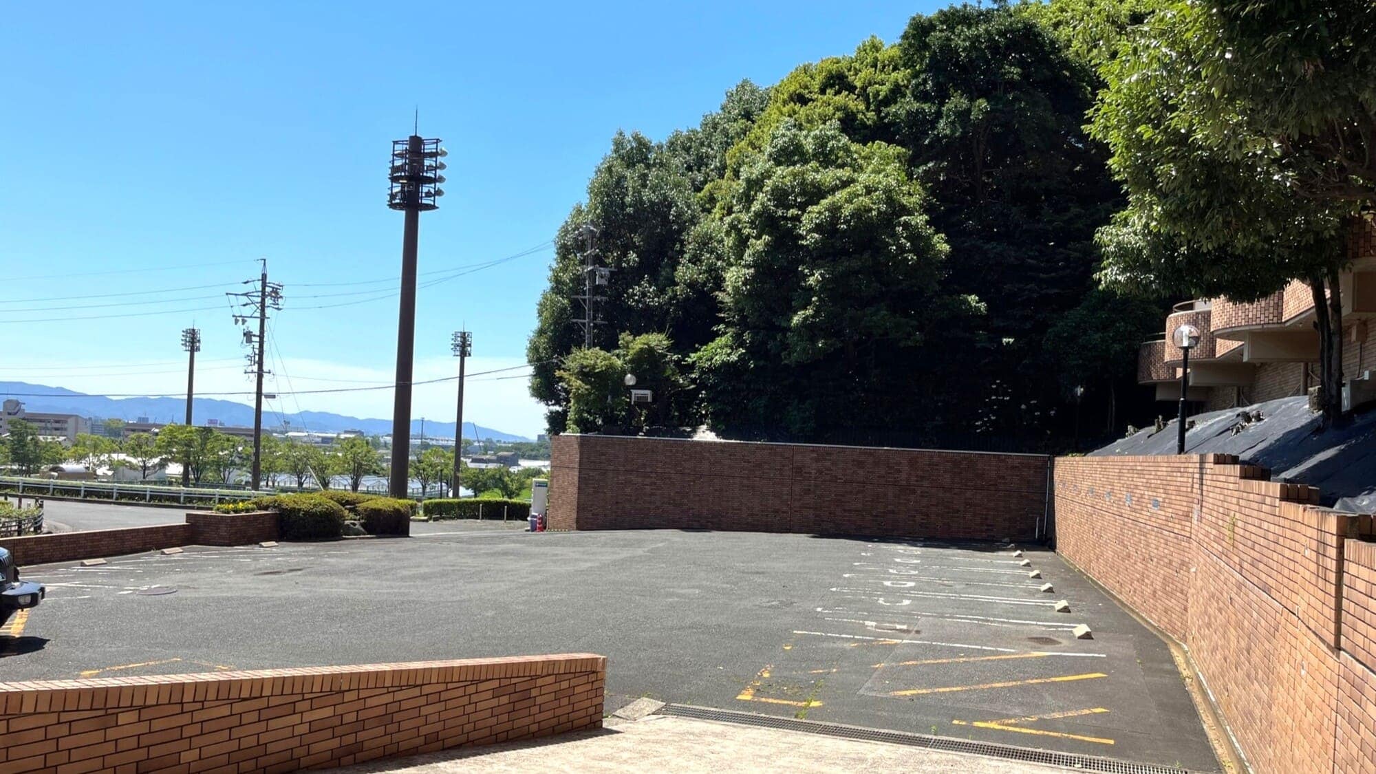 ◆Free parking lot